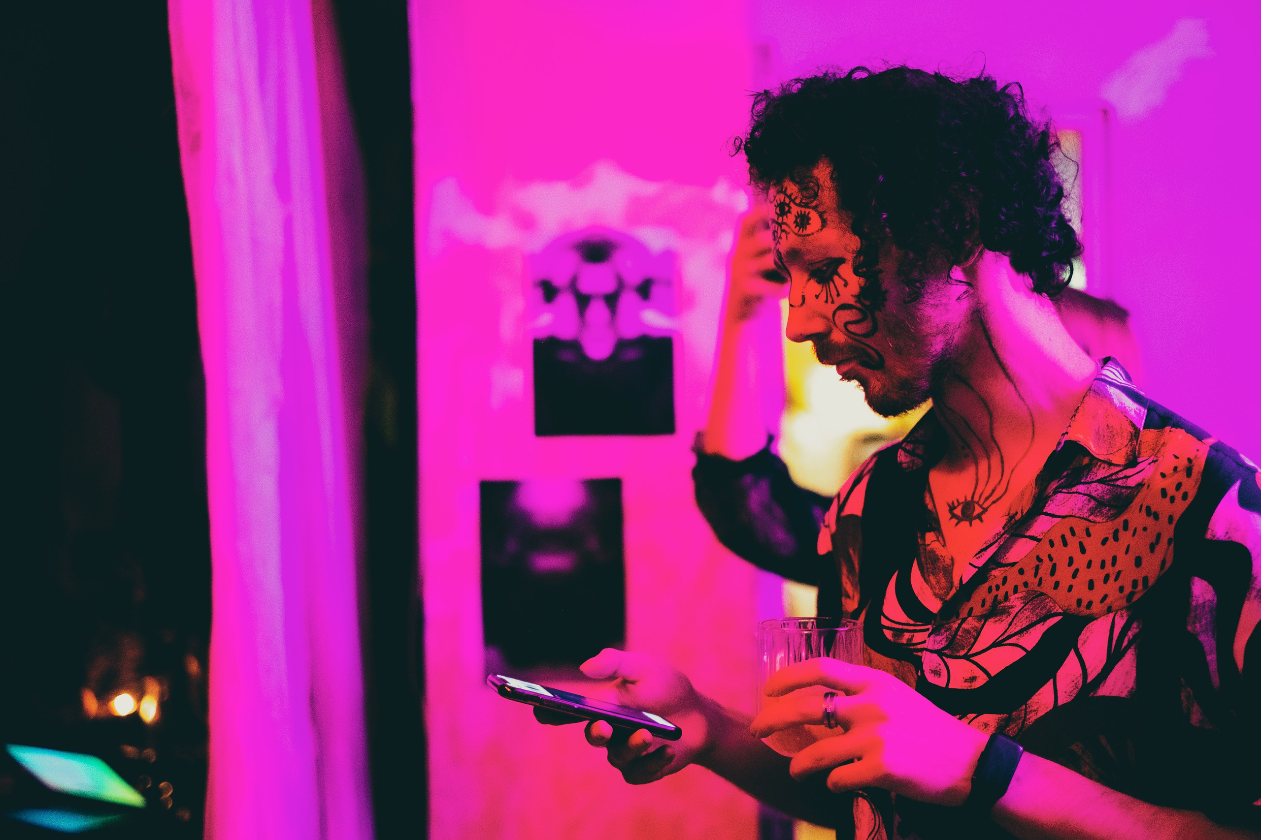 Хэллоуин. Вечеринка в Зазеркалье