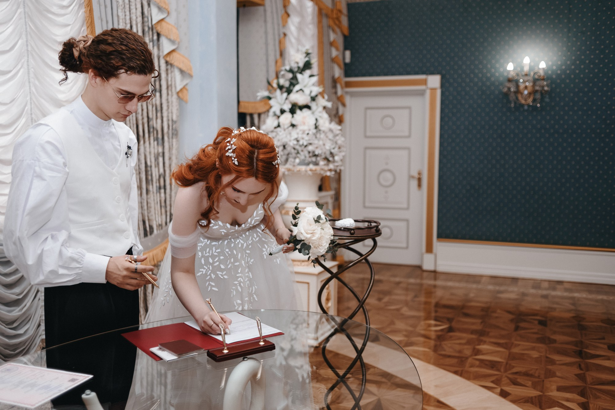 Свадебная фотосессия в Тюмени: ЗАГС, Мост Влюбленных и Монастырь | Фотограф Дарья Мустафина. Портретный фотограф Тюмень Дарья Мустафина