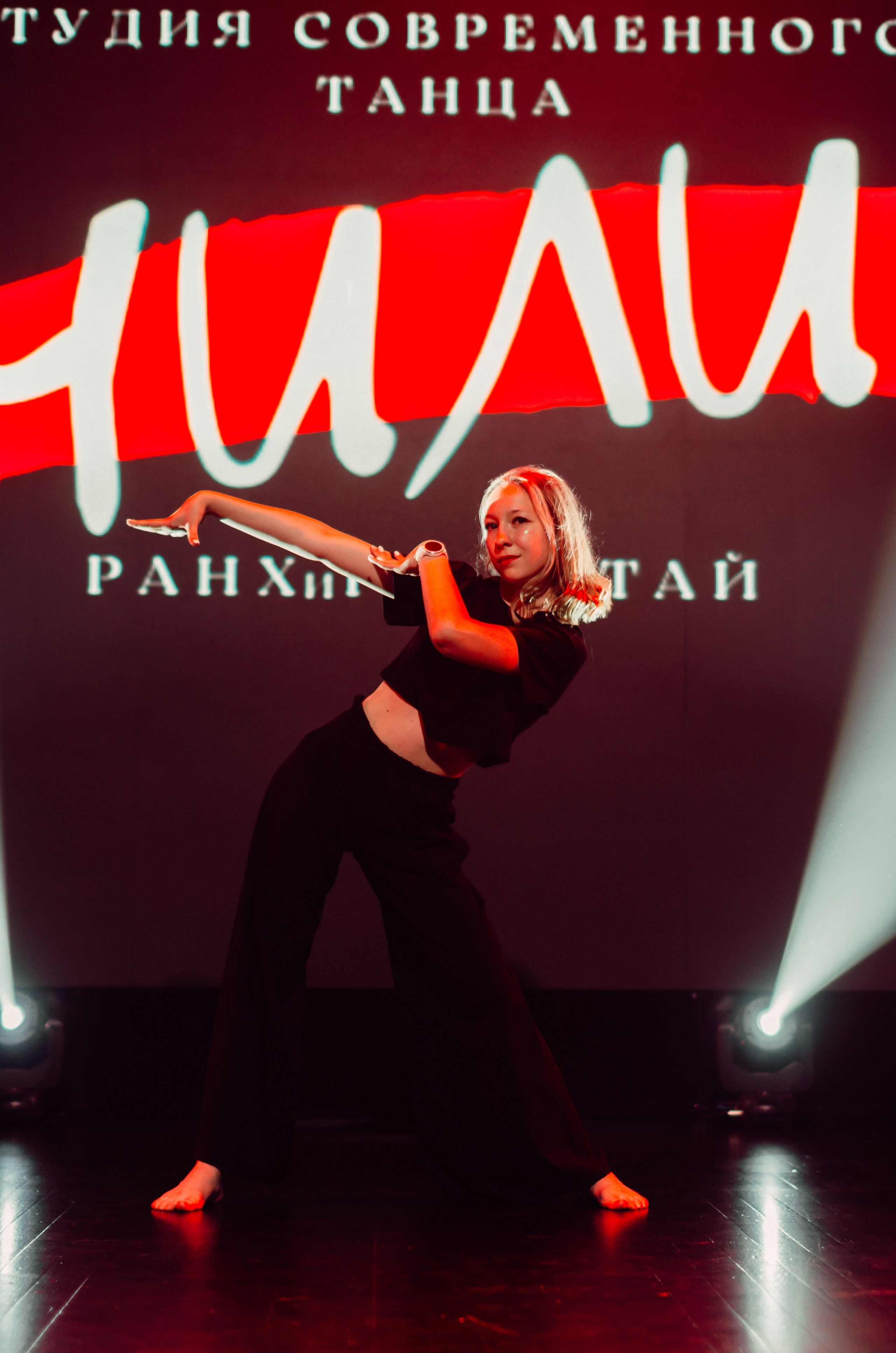 Групповая фотосъемка танцевального коллектива. Денисова Аля — фотограф для парных съемок и индивидуальных историй в Барнауле