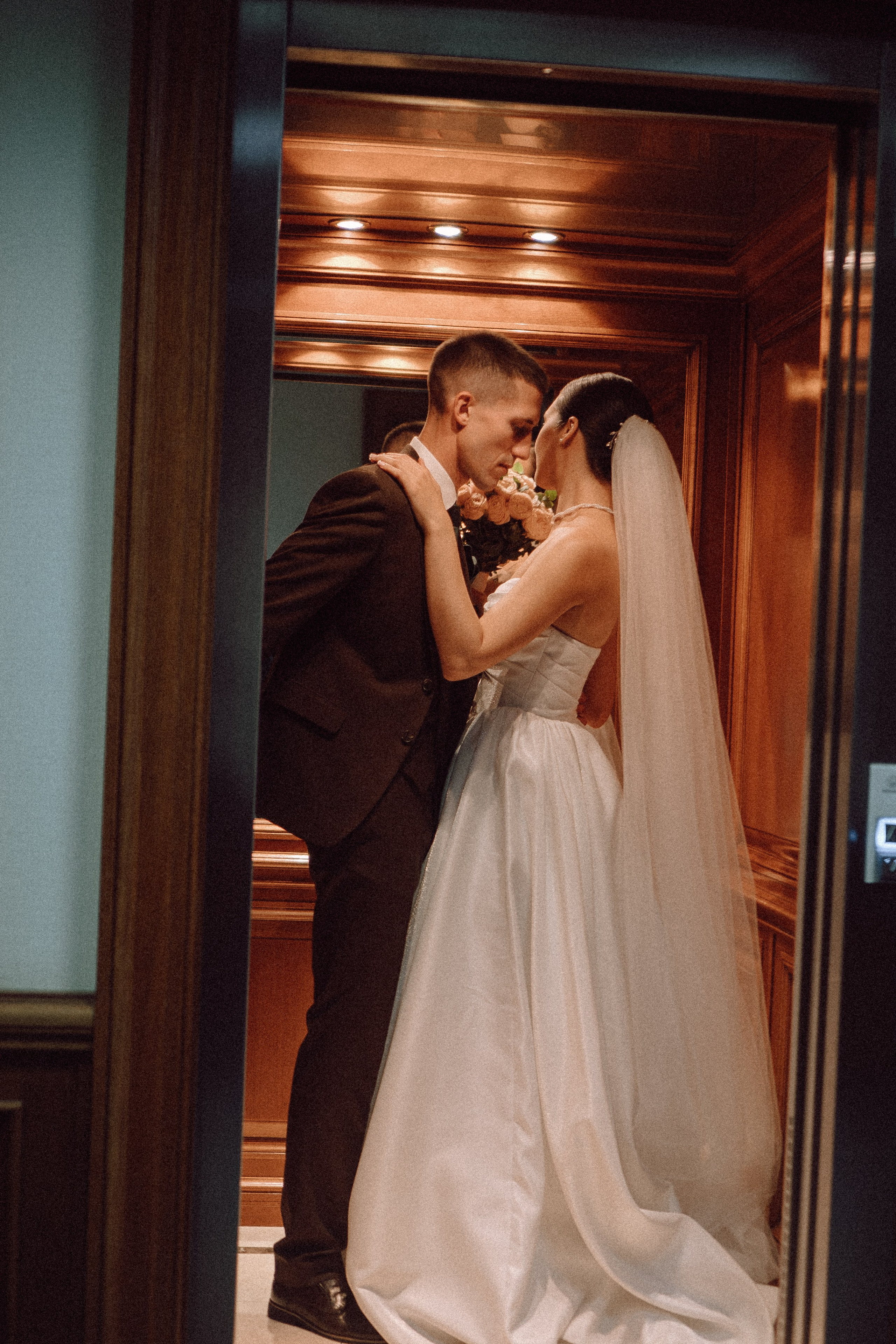 СВАДЕБНАЯ ПРОГУЛКА В САНТК-ПЕТЕРБУРГЕ (ИСАКИЕВСКИЙ СОБОР, ЗИМНЯЯ КАНАВКА, ЭРМИТАЖ И БОЛЬШАЯ МОРСКАЯ УЛИЦА). Профессиональный фотограф, Санкт-Петербург — Виктория Богомолова