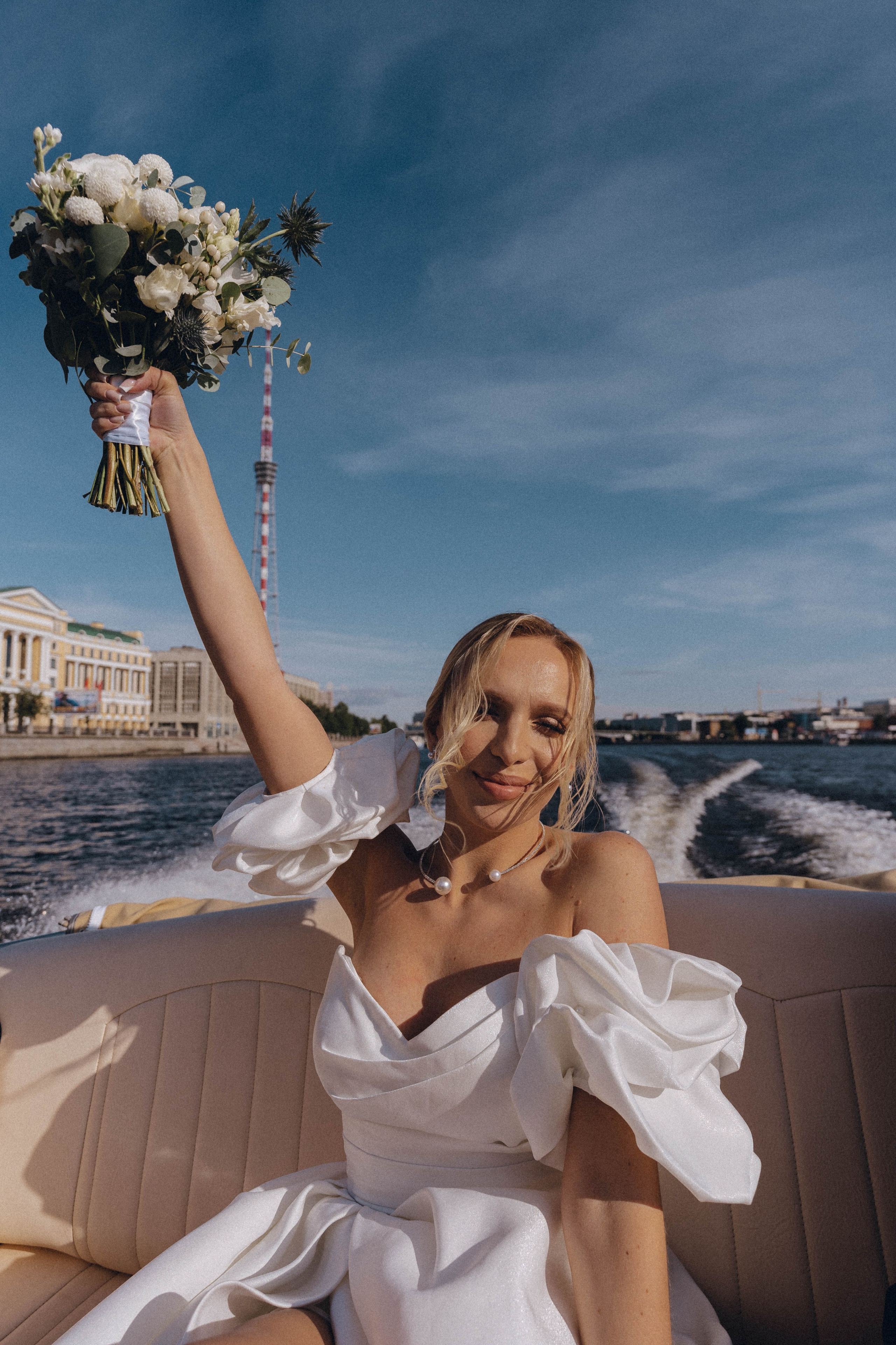 СВАДЕНБНАЯ СЬЕМКА НА КАТЕРЕ ПО КАНАЛАМ САНКТ-ПЕТЕРБУРГА И В АКВАТОРИИ НЕВЫ. Профессиональный фотограф, Санкт-Петербург — Виктория Богомолова