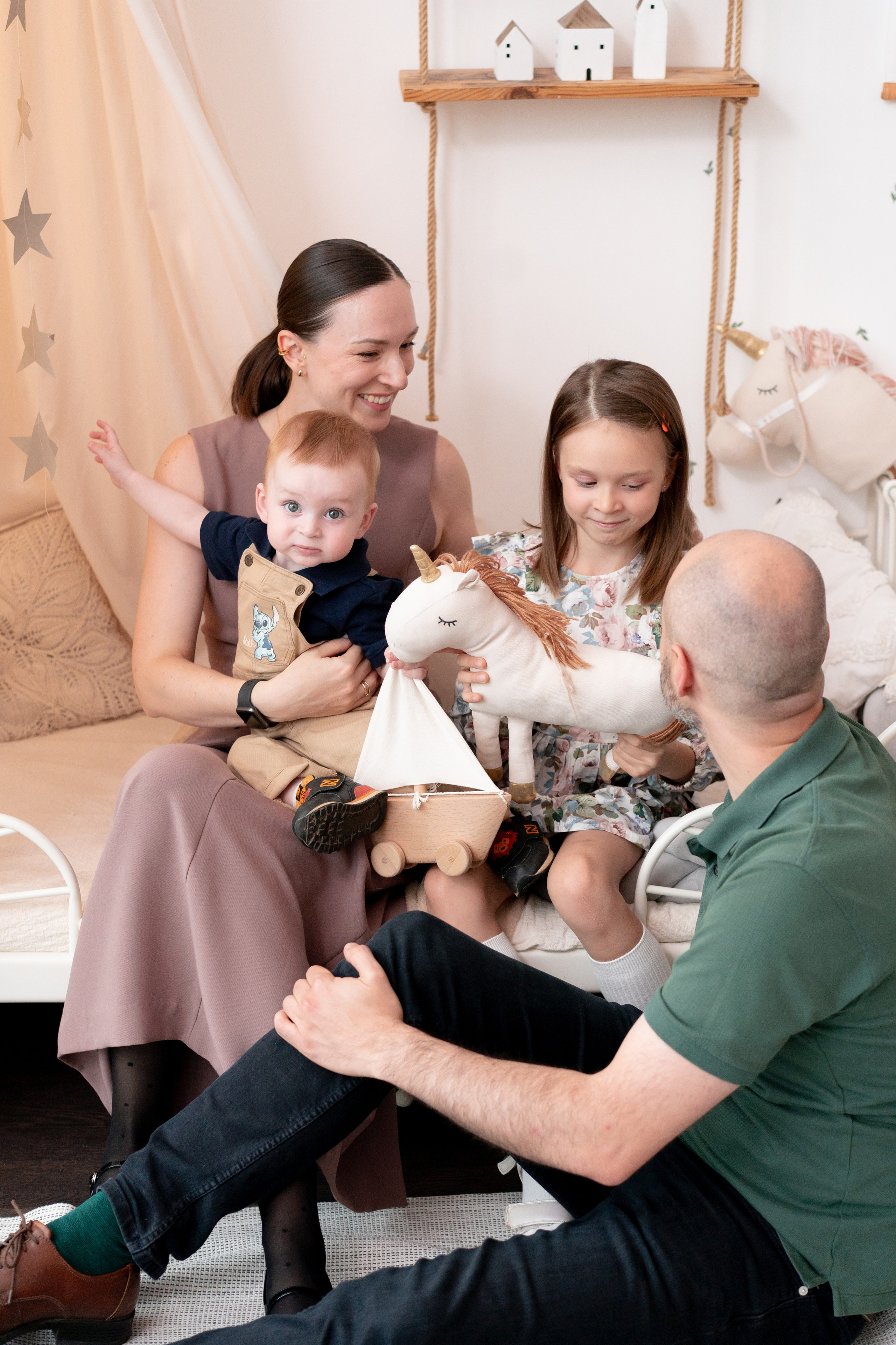 Петр и Алла с мамой и папой!. Детская, семейная фотостудия в Санкт-Петербурге