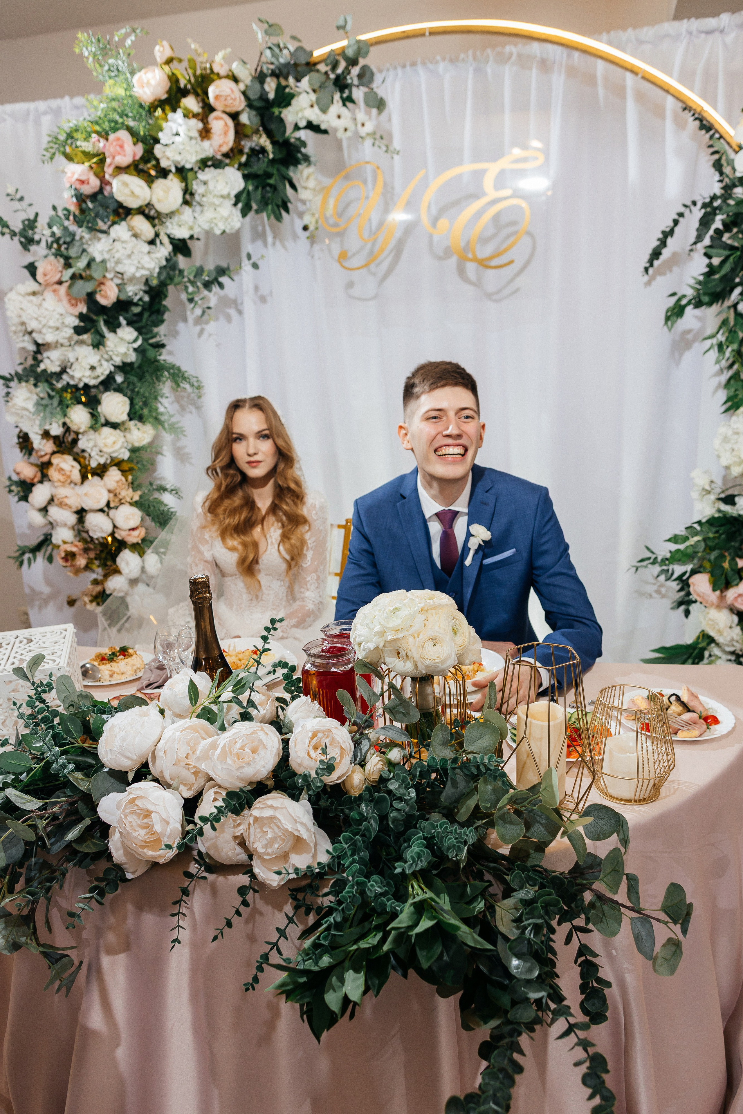 Роскошное утро пары в номере отеля. Олег Сверчков | Свадебный фотограф Вологда