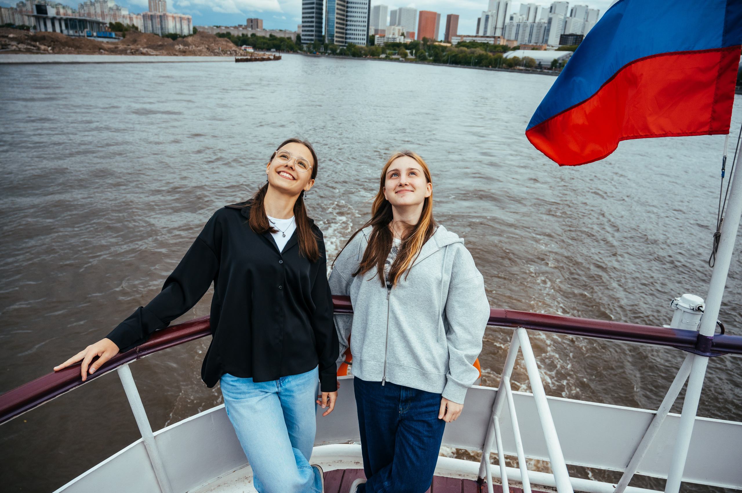 Последний звонок. Анастасия Петрович фотограф, фотокорреспондент в Москве и Санкт-Петербурге. Фотосъёмка репортажа, мероприятия, корпоративная съёмка, контент