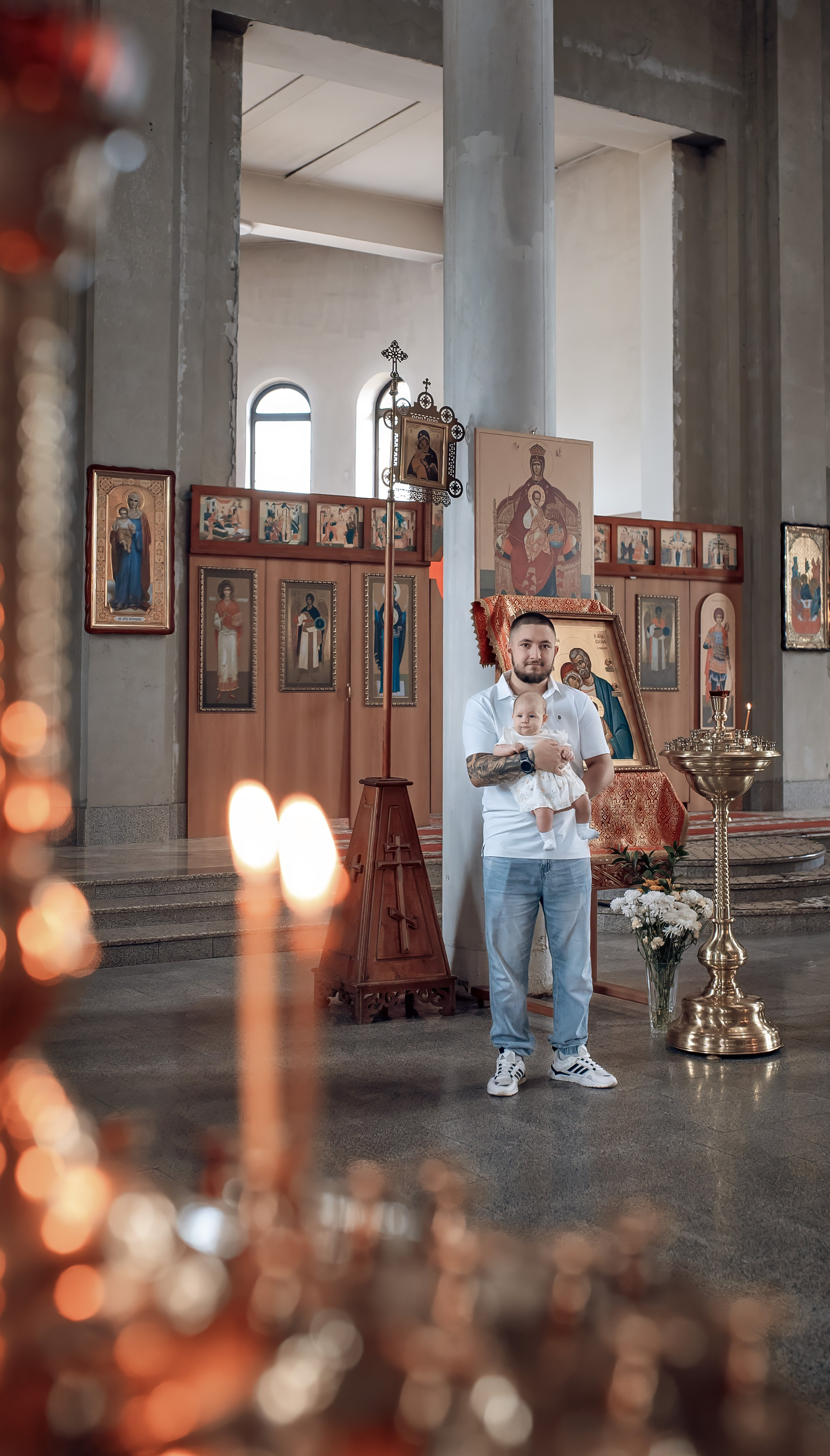 Крещение Василисы в храме исповедников и новомучеников Российских. Фотографы крещения/венчания  Красноярск Татьяна и Вячеслав Переваловы