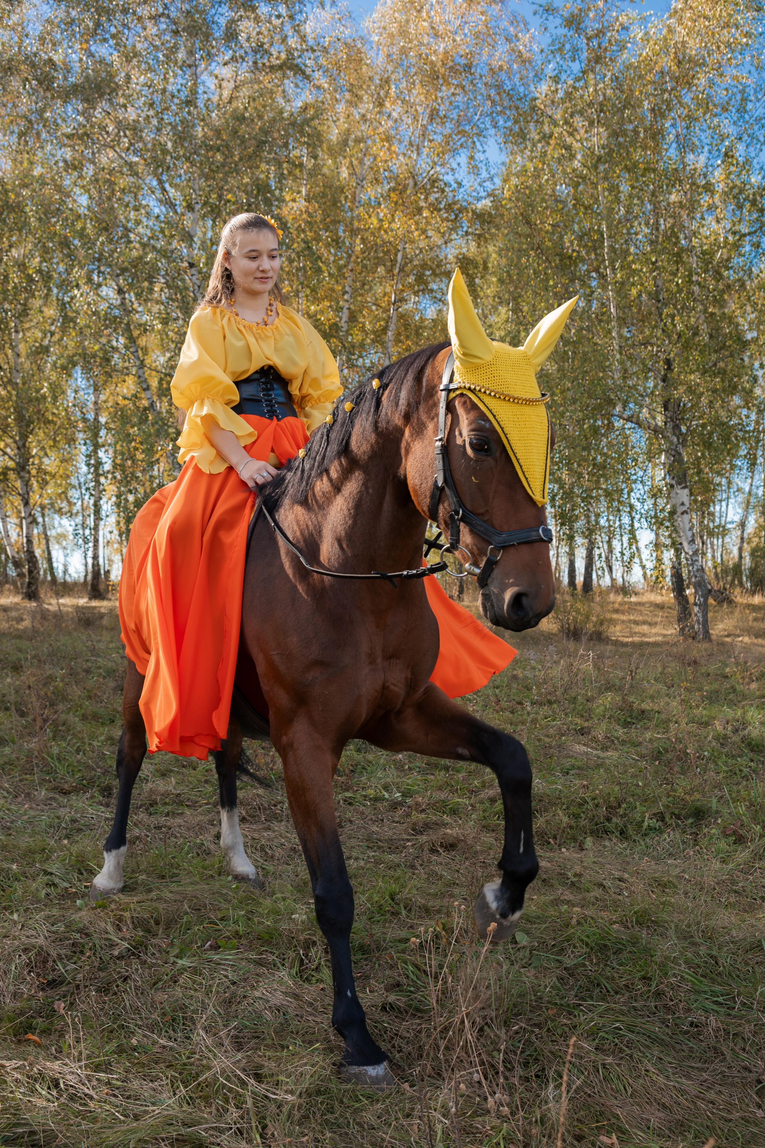 Фотограф в Липецке Евгений Сафронов предлагает фотосессии с животными. Женский портрет в осенней роще.