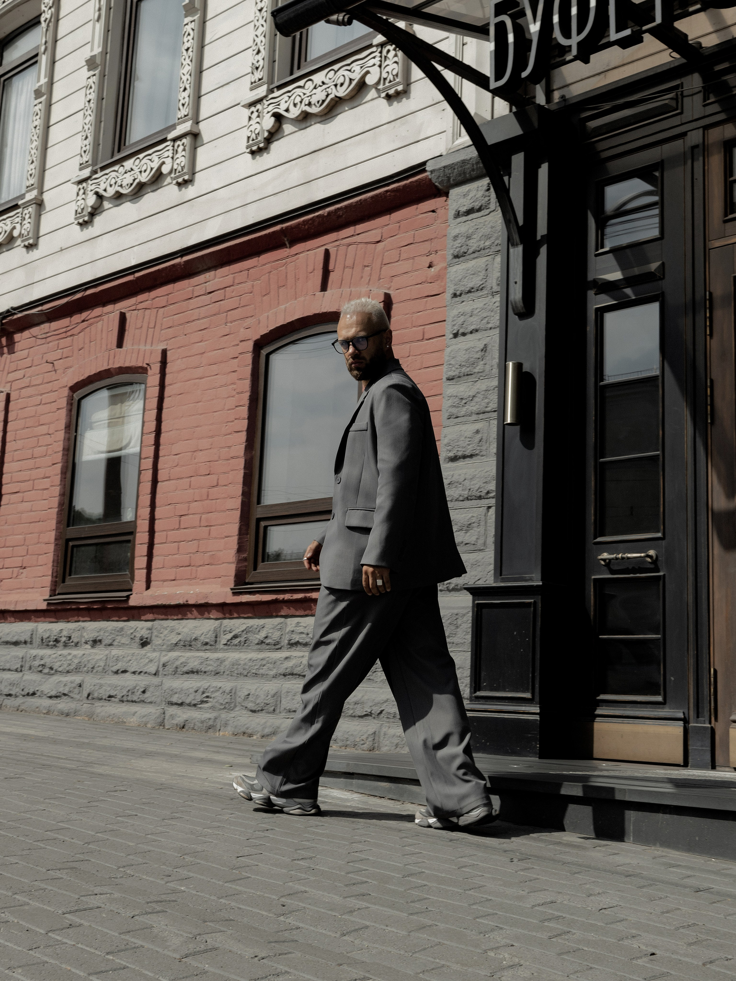 Александр О. Фотограф Челябинск Эвелина Ганага, съемка для бизнеса и маркетплейсов