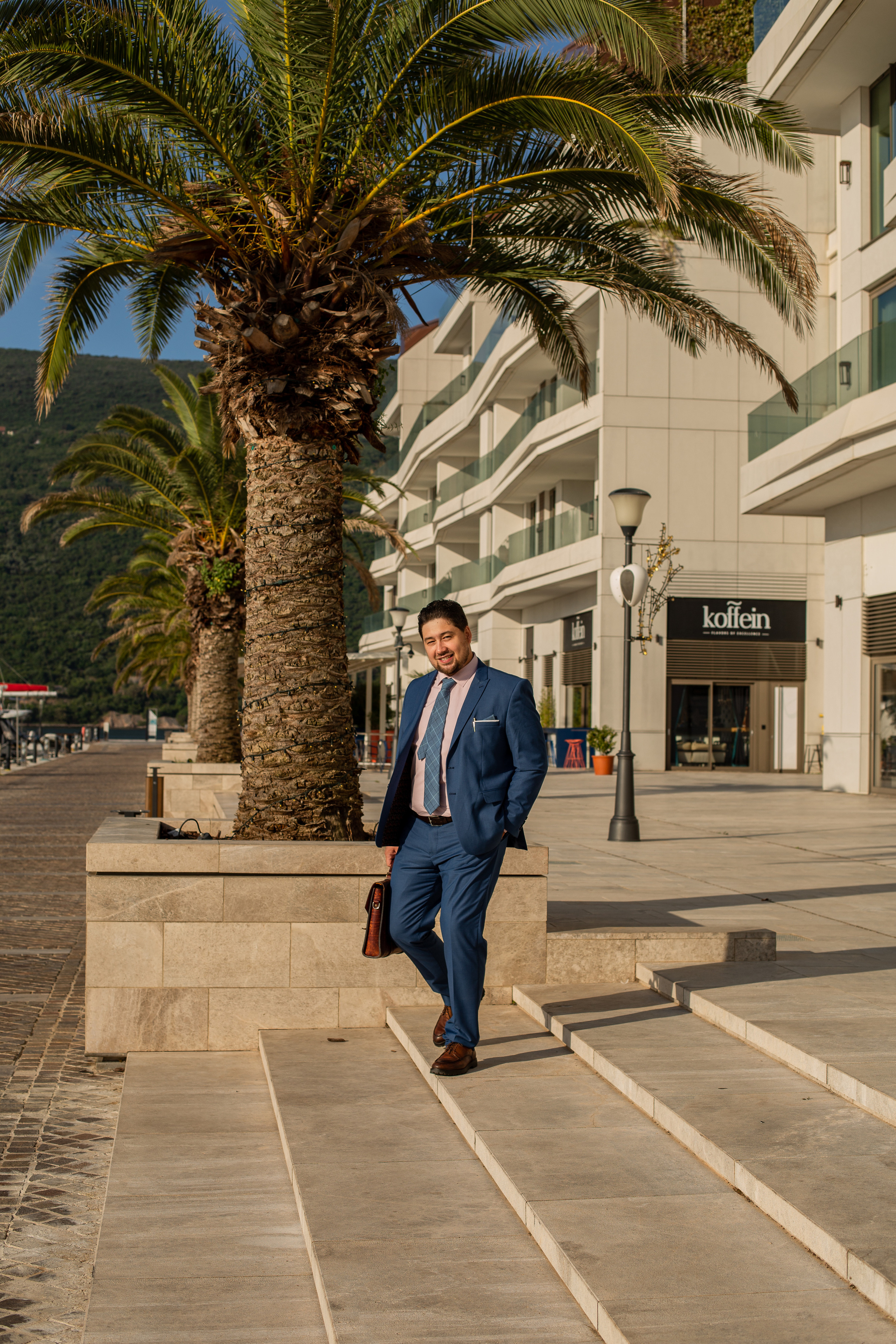 Viktor Business Portrait. Fotograf u Crnoj Gori-porodično fotografisanje sa djecom, lovestory, nekretnine