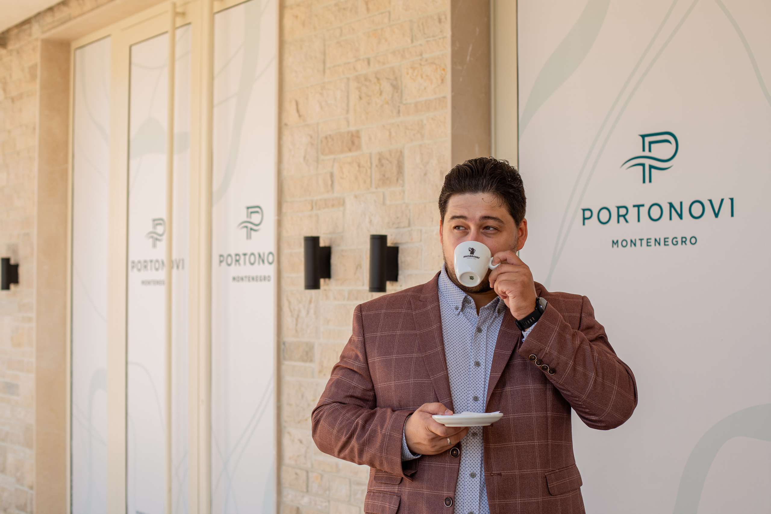 Viktor Business Portrait. Fotograf u Crnoj Gori-porodično fotografisanje sa djecom, lovestory, nekretnine