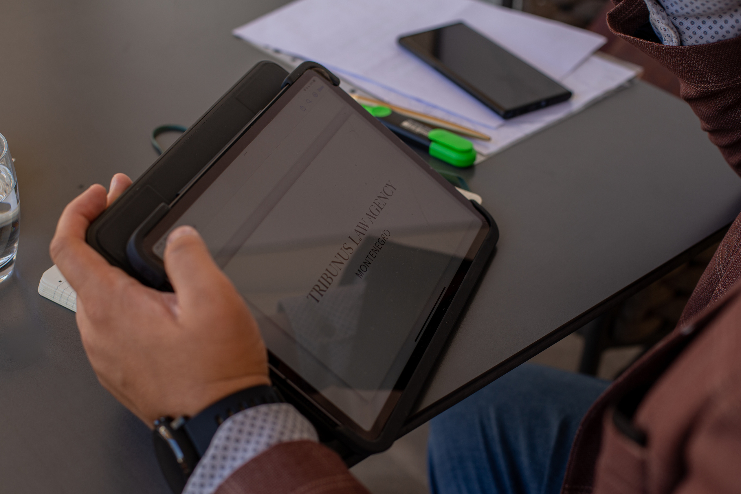 Viktor Business Portrait. Fotograf u Crnoj Gori-porodično fotografisanje sa djecom, lovestory, nekretnine