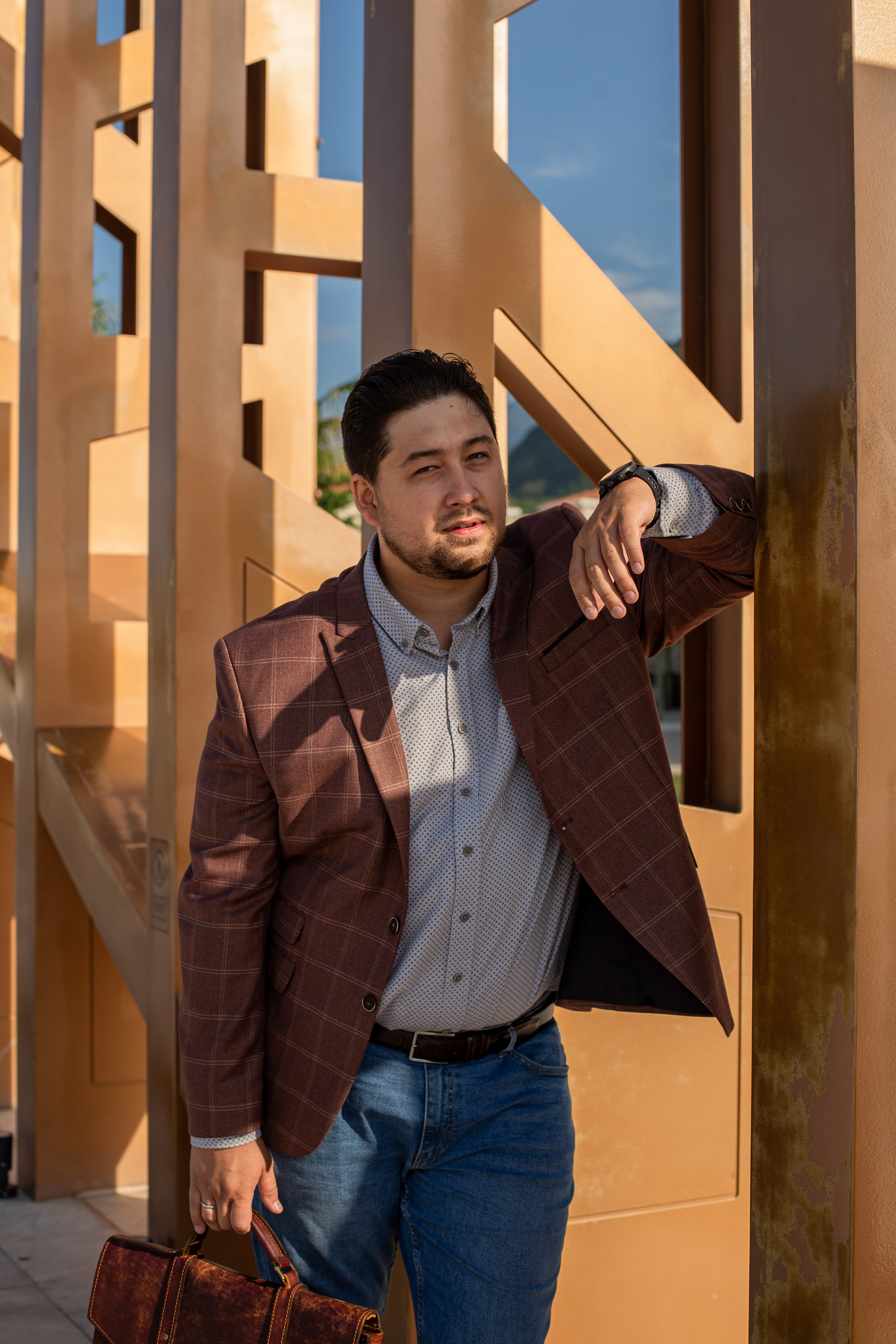 Viktor Business Portrait. Fotograf u Crnoj Gori-porodično fotografisanje sa djecom, lovestory, nekretnine