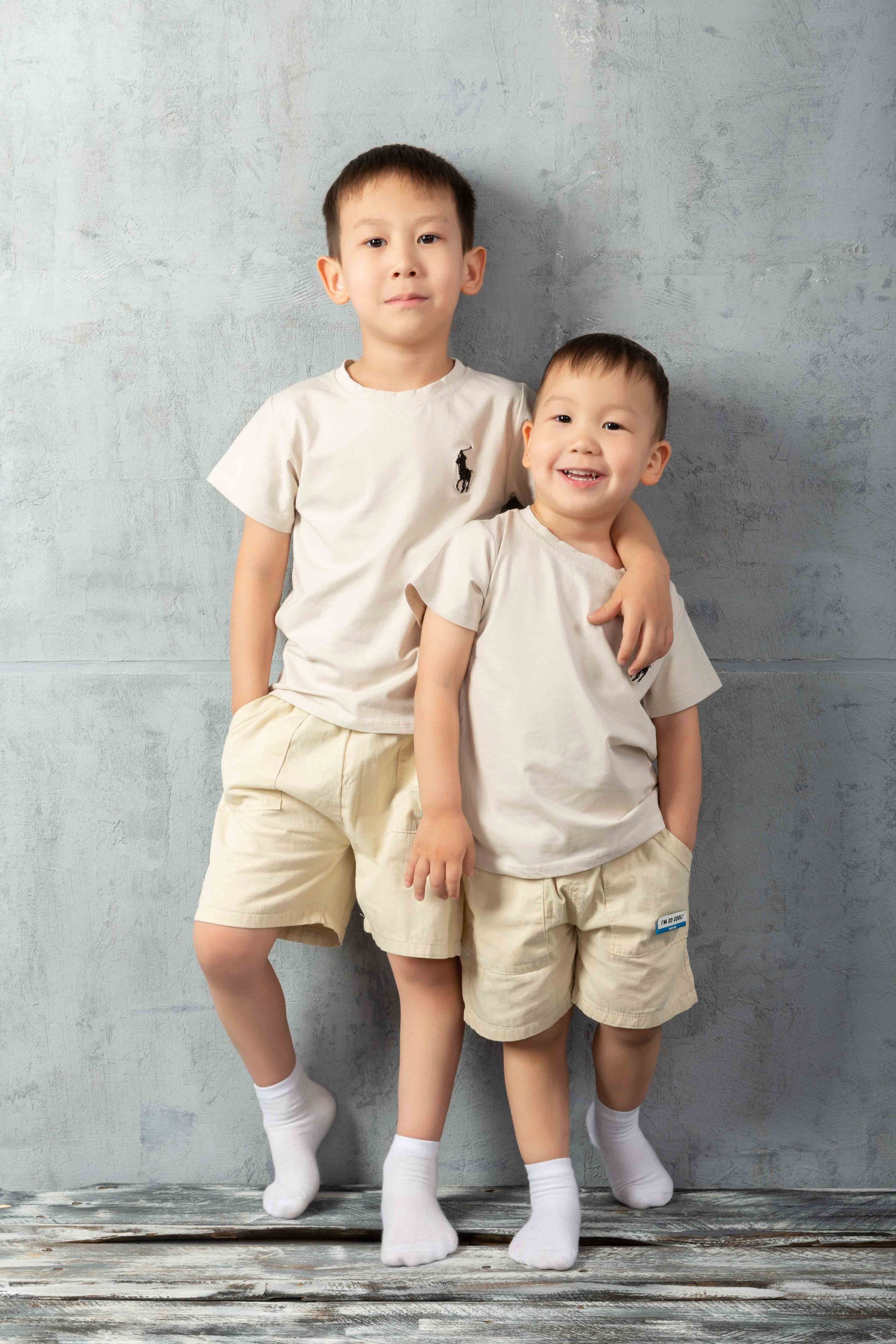 Данагуль и семья. Фотостудия Алматы. Семейная и детская фотостудия Family studio.Фотограф Алматы