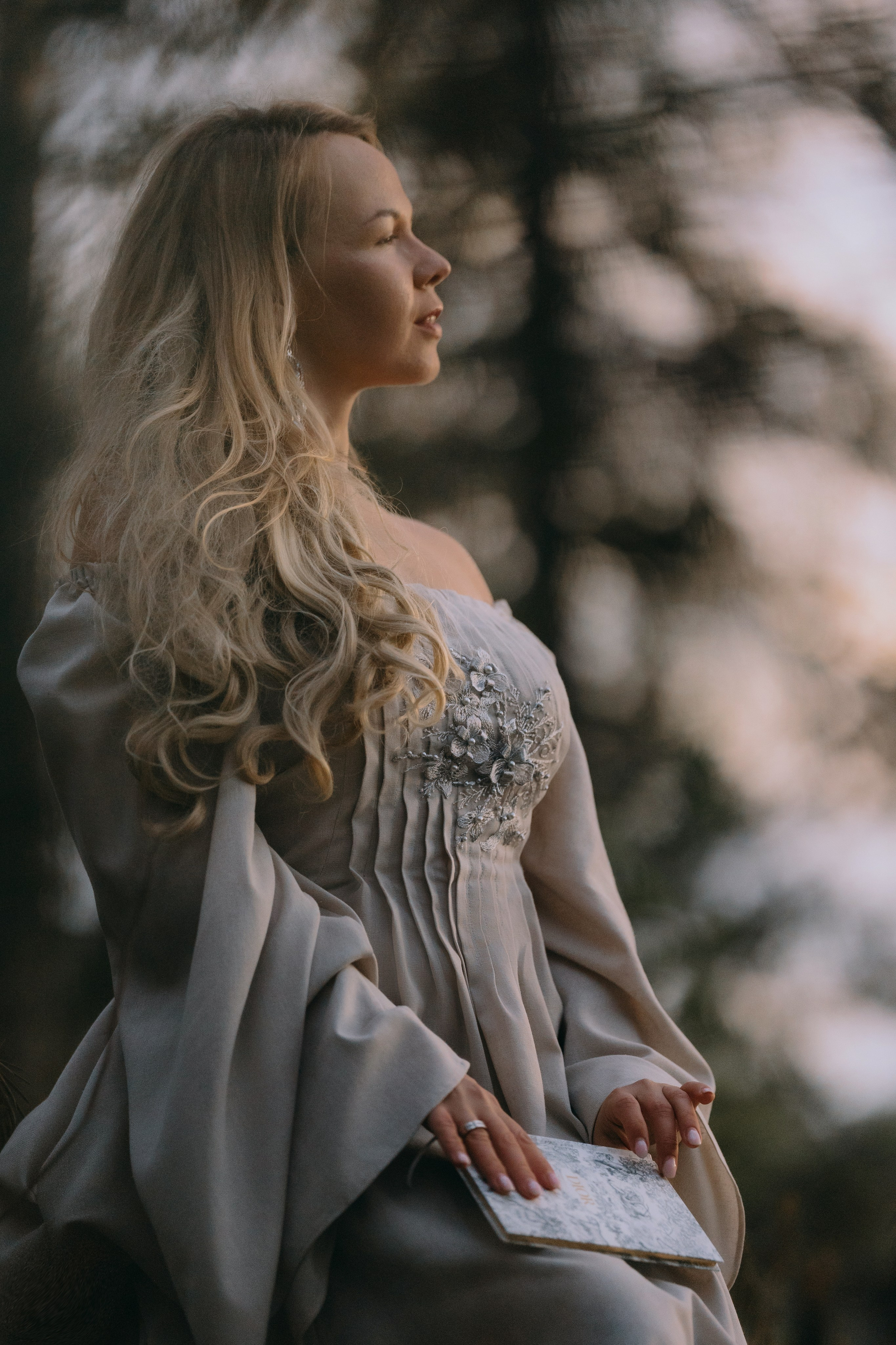 Фотосессия в карельском лесу, аренда платья. Фотограф Варвара Ермоленко