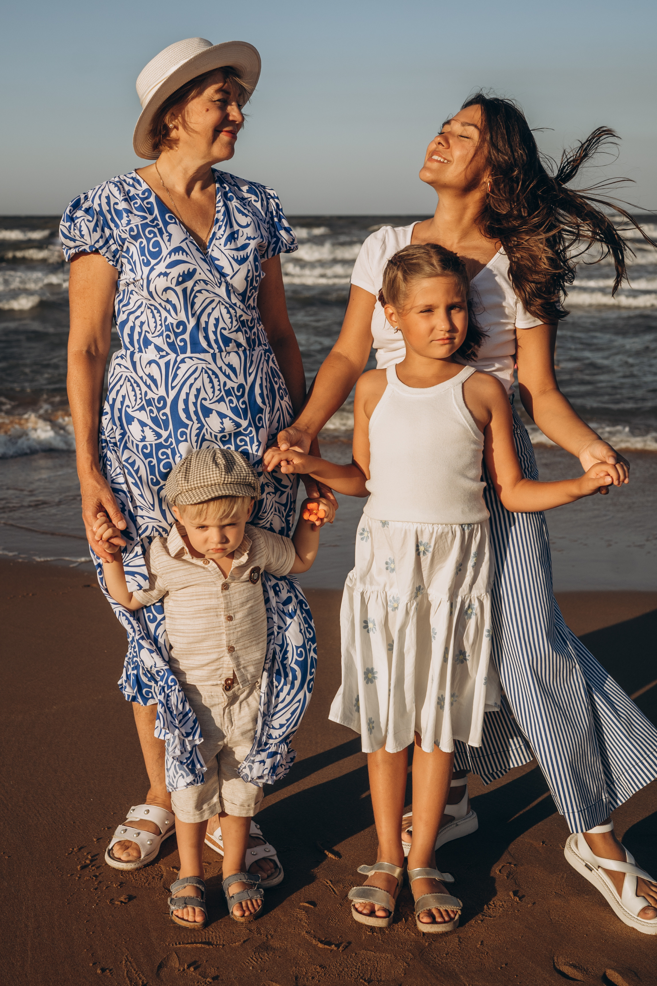 Лето Даши и Маруси в Кучугурах. Фотограф Горбенко Анна