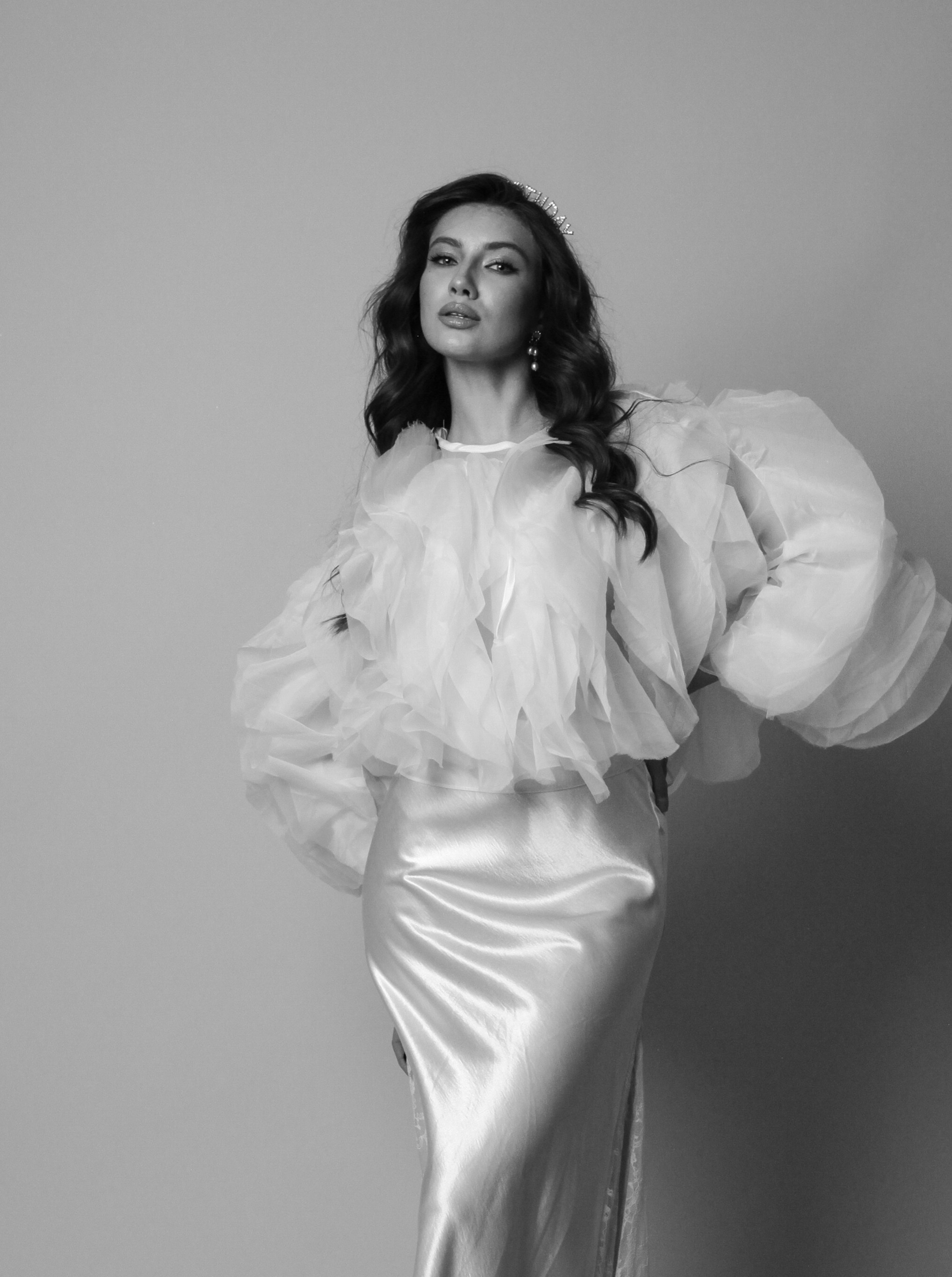 БЕЖЕВЫЙ ФОН | АВТОПОРТРЕТНАЯ. YourSelf.photostudio | автопортретная фотостудия ТОЛЬЯТТИ