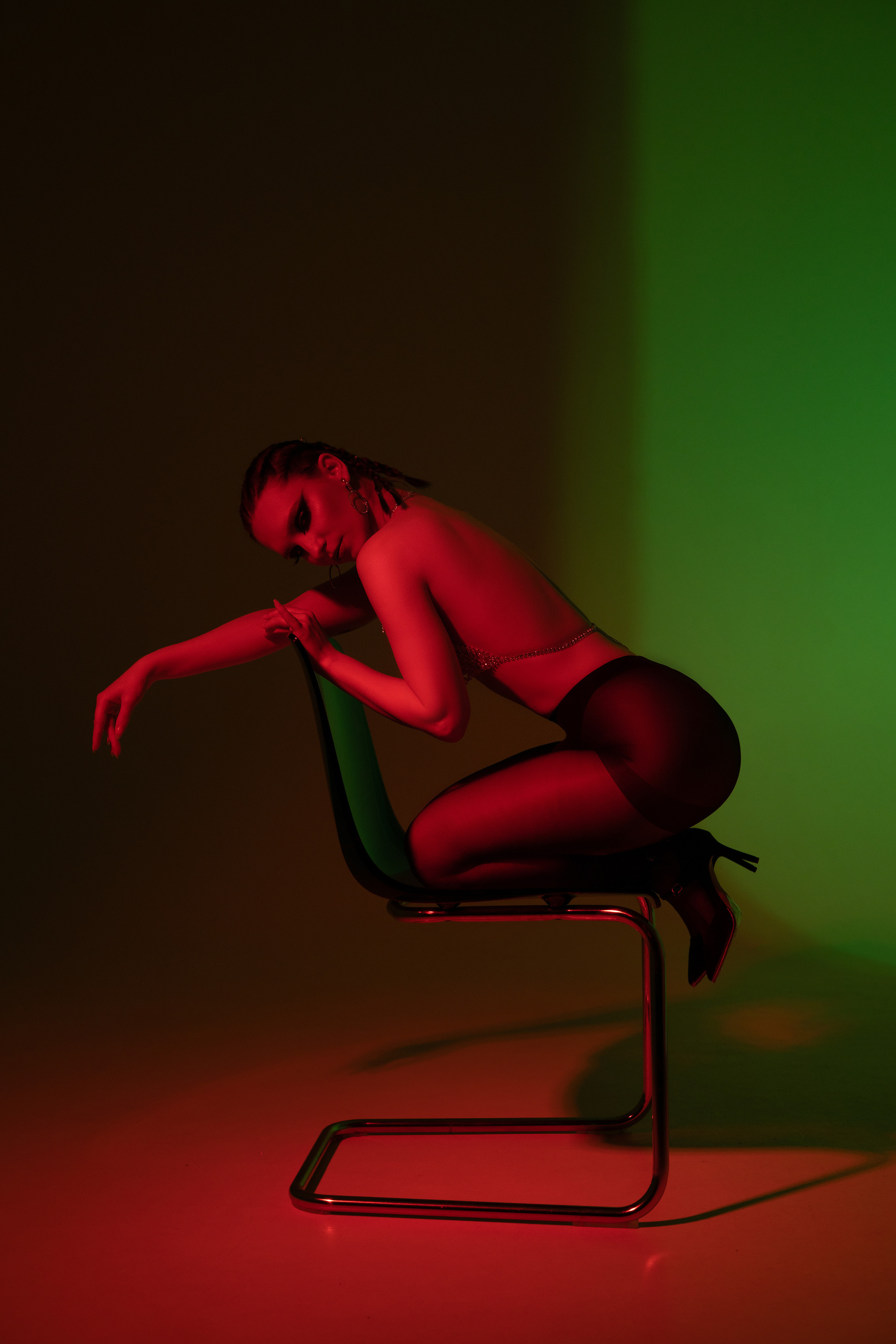 Цветной свет и фигуры. Фотограф Минск