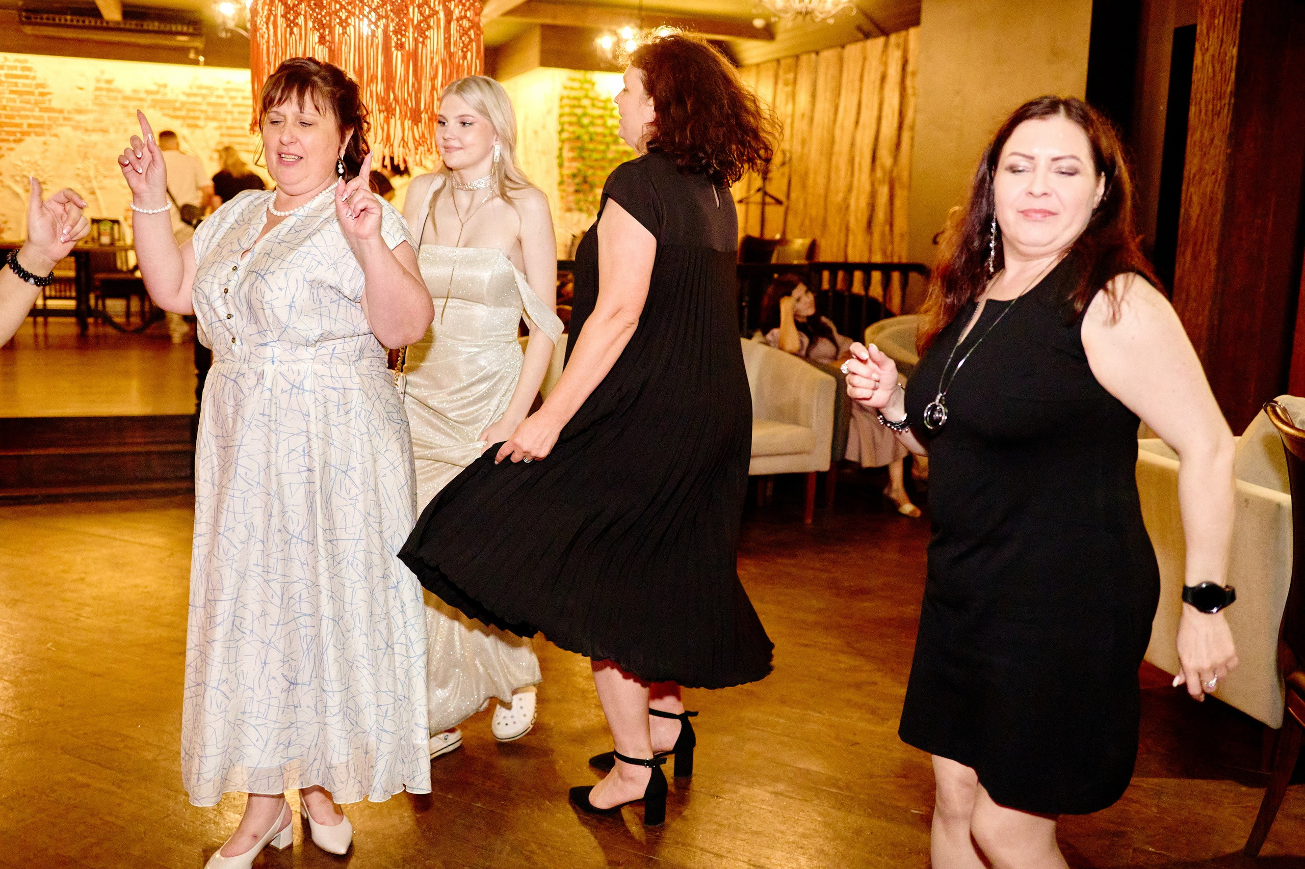 Выпускной 35 Сош. Фотограф Выпускные альбомы Таганрог Сергей Коробченко