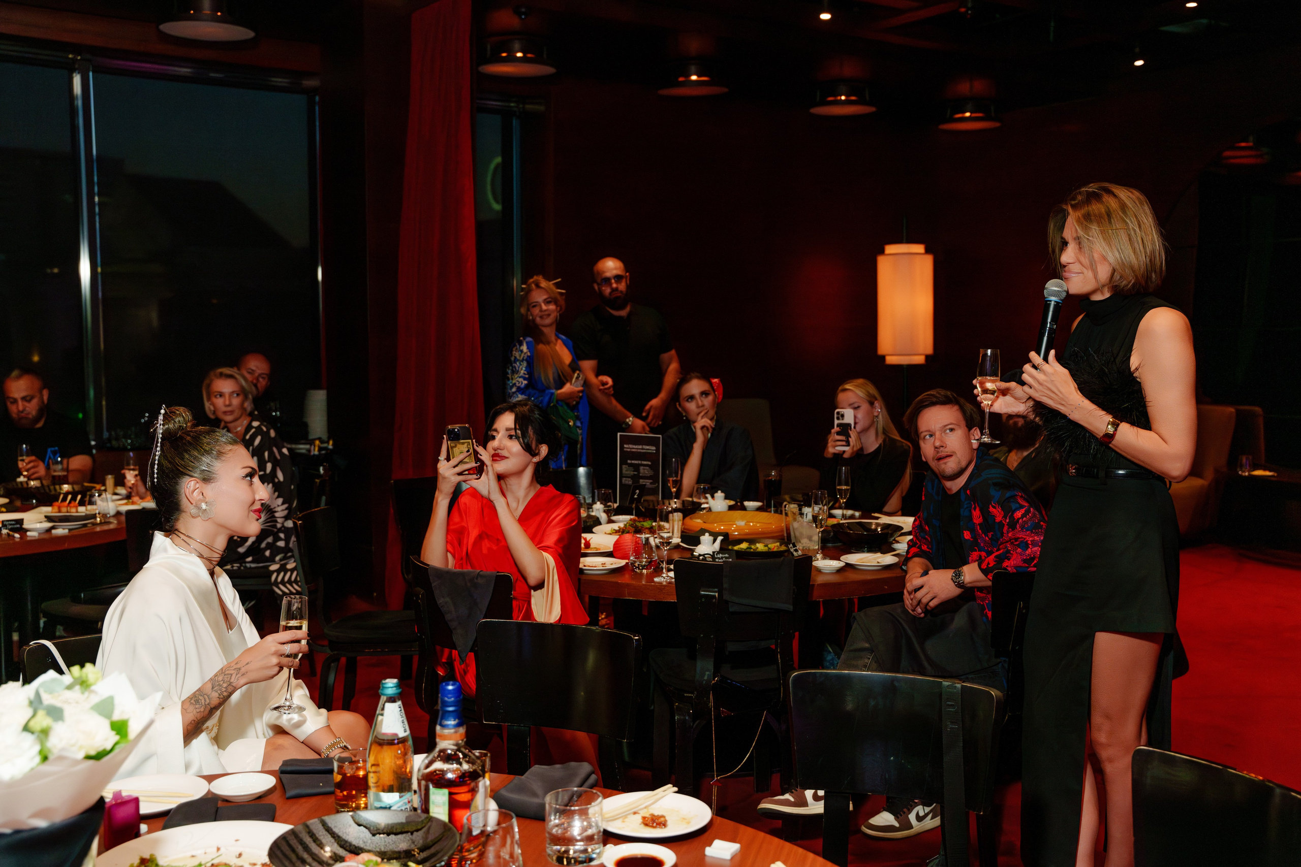 Репортажный фотограф на день рождения в ресторане KAI. Репортажный фотограф Москва Сергей Дружинин