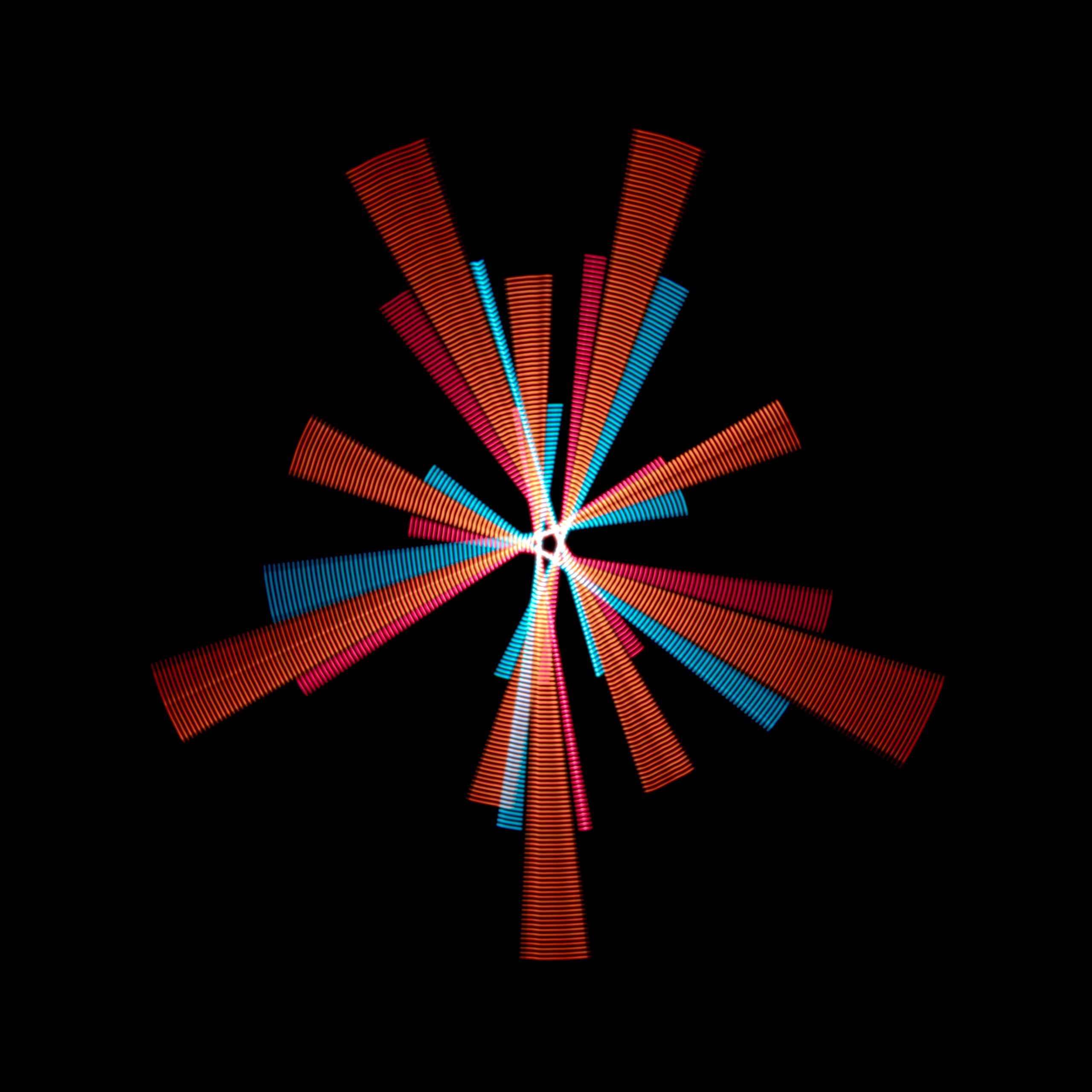 Рисование светом. Скульптуры из воды Сергея Толмачева