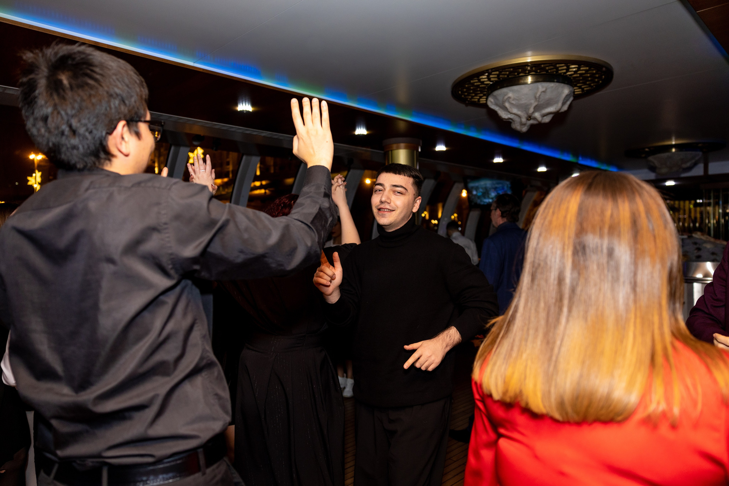 Корпоратив на теплоходе. Дарья Бухреева — фотограф, видеограф и фототерапевт. Москва и мир