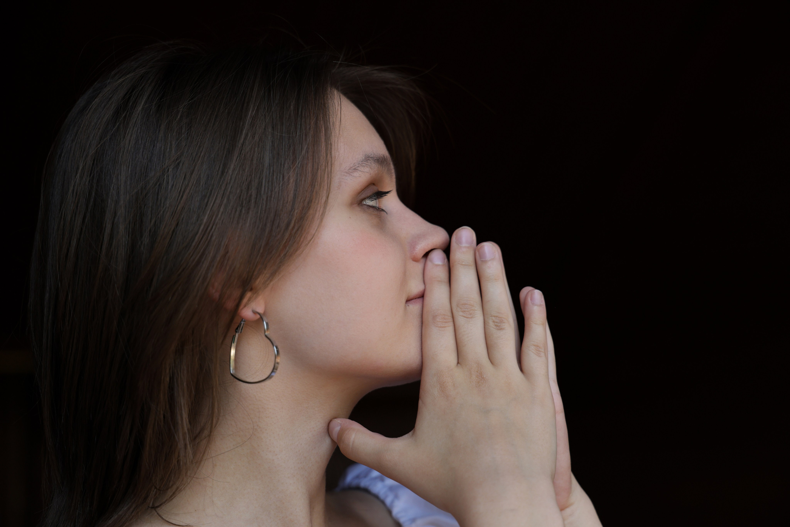 Hot chocolate in paper glass. Portrait photographer based in Toronto — Blinova Mariia