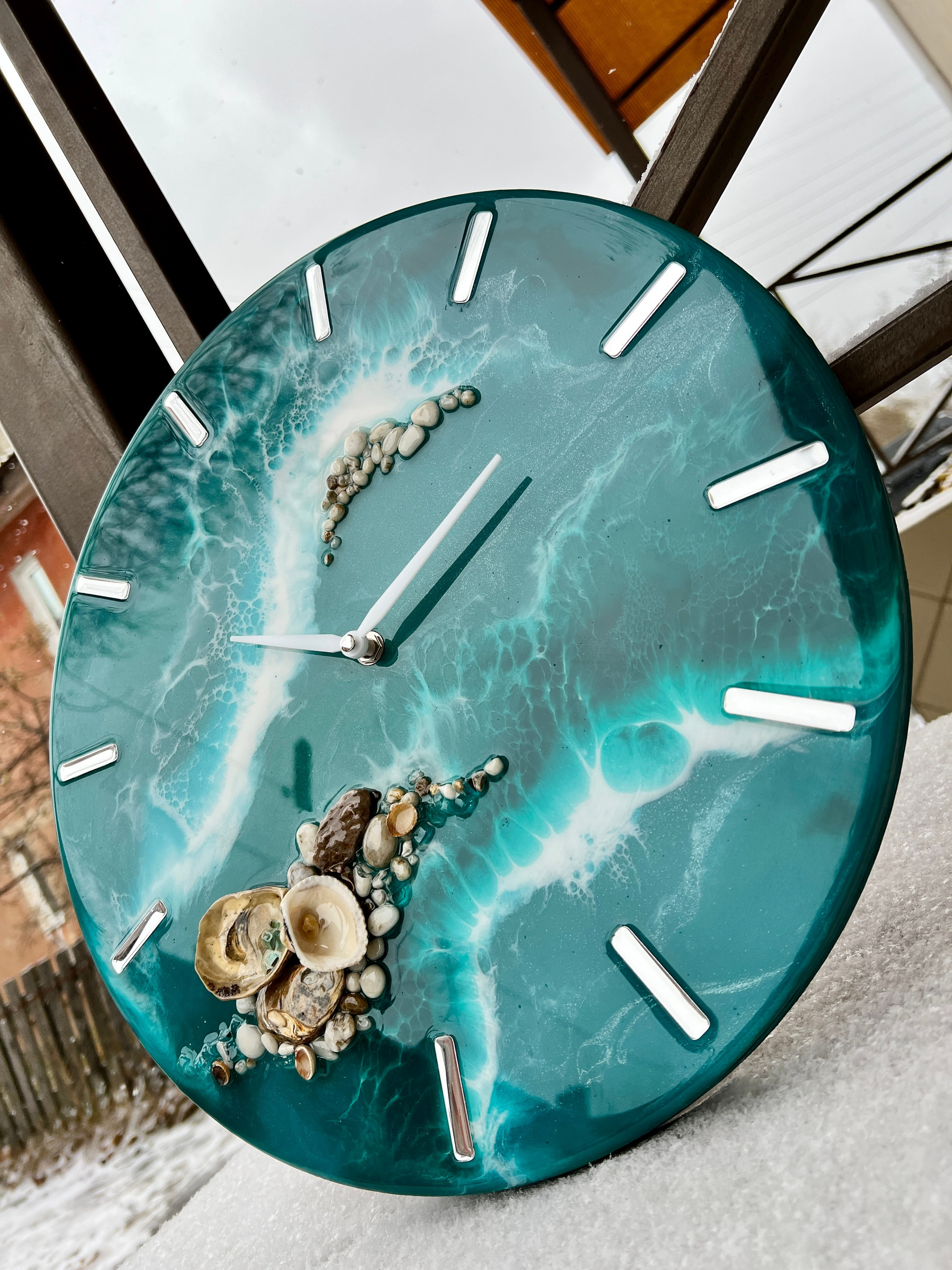 Часы из эпоксидный смолы. Художник Якимова Юлия картины в интерьер и предметы декора