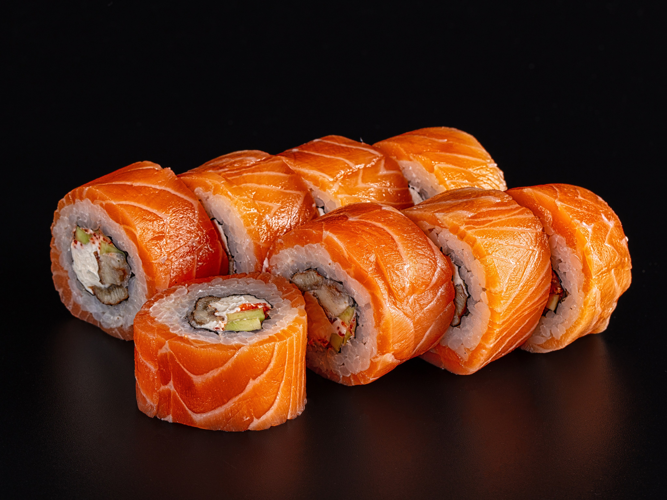 Фотосъемка суши и роллов. Заказ по тел.: +7 (906) 006-90-22. Фуд-фотограф Андрей Старостин — съемка еды в Москве. 9000 руб. в час