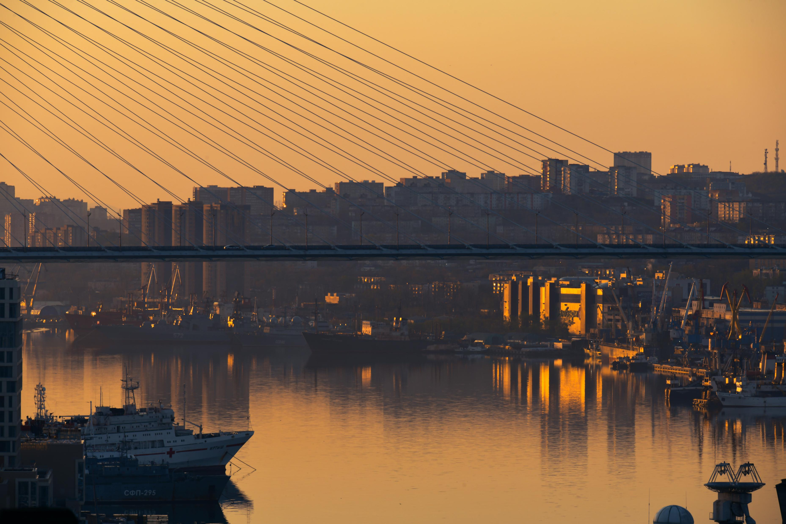 город у моря владивосток рассвет приморский край солнышко встает бухта золотой рог залив петра великого