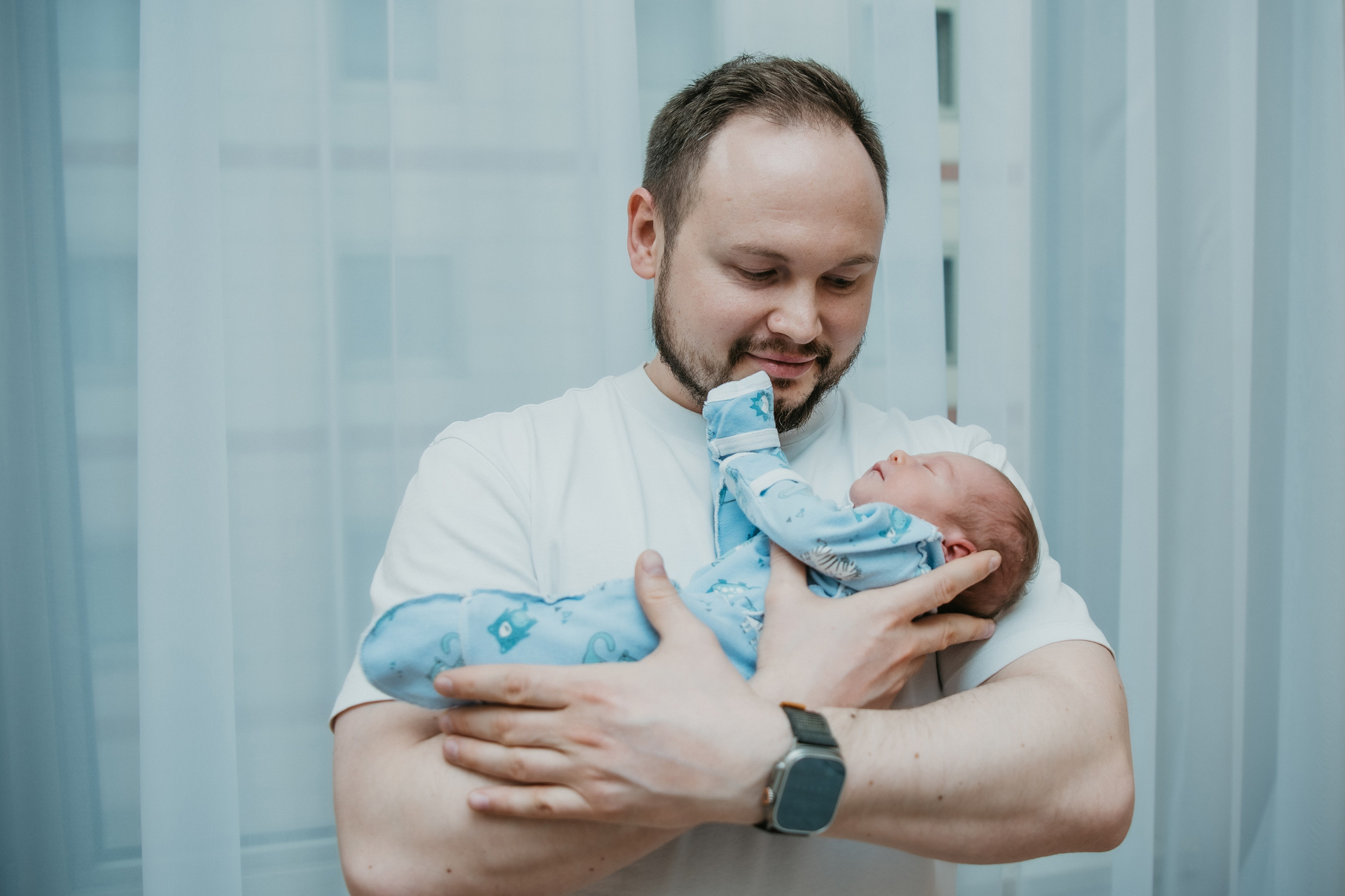 Выписка малышки. Мать и дитя на Севастопольском. Фотограф на выписку из роддома в Москве и МО