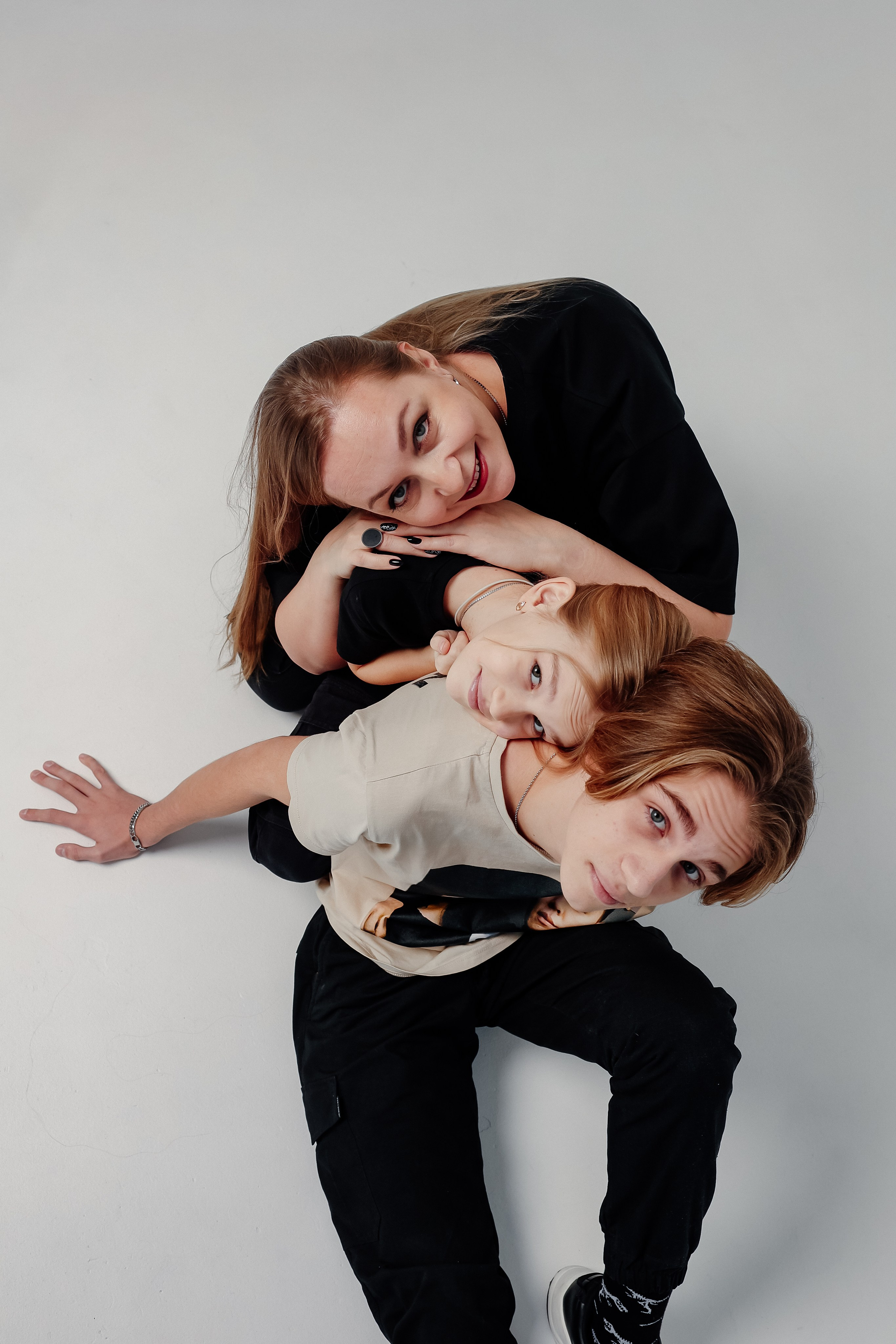 Минимализм. Фотограф Авилова Дарья ● Тюмень● Съемка больших семей ●Архив поколений