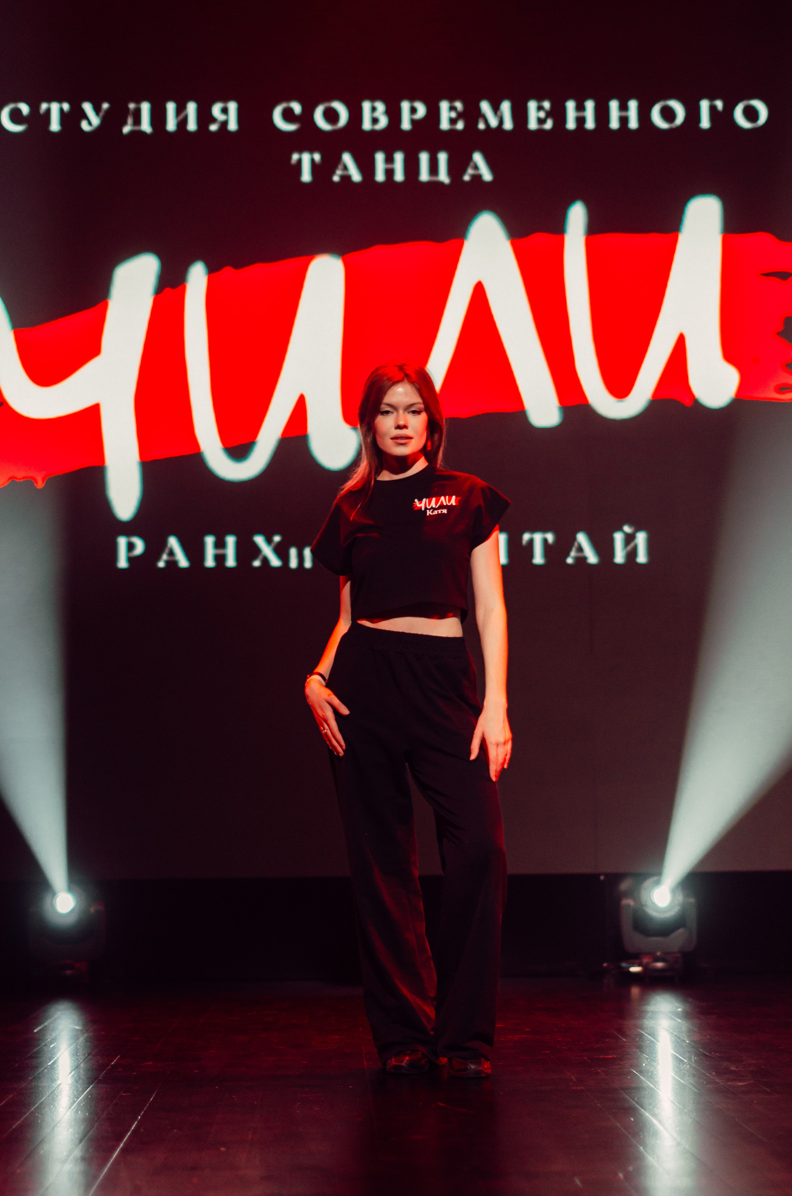 Групповая фотосъемка танцевального коллектива. Денисова Аля — фотограф для парных съемок и индивидуальных историй в Барнауле