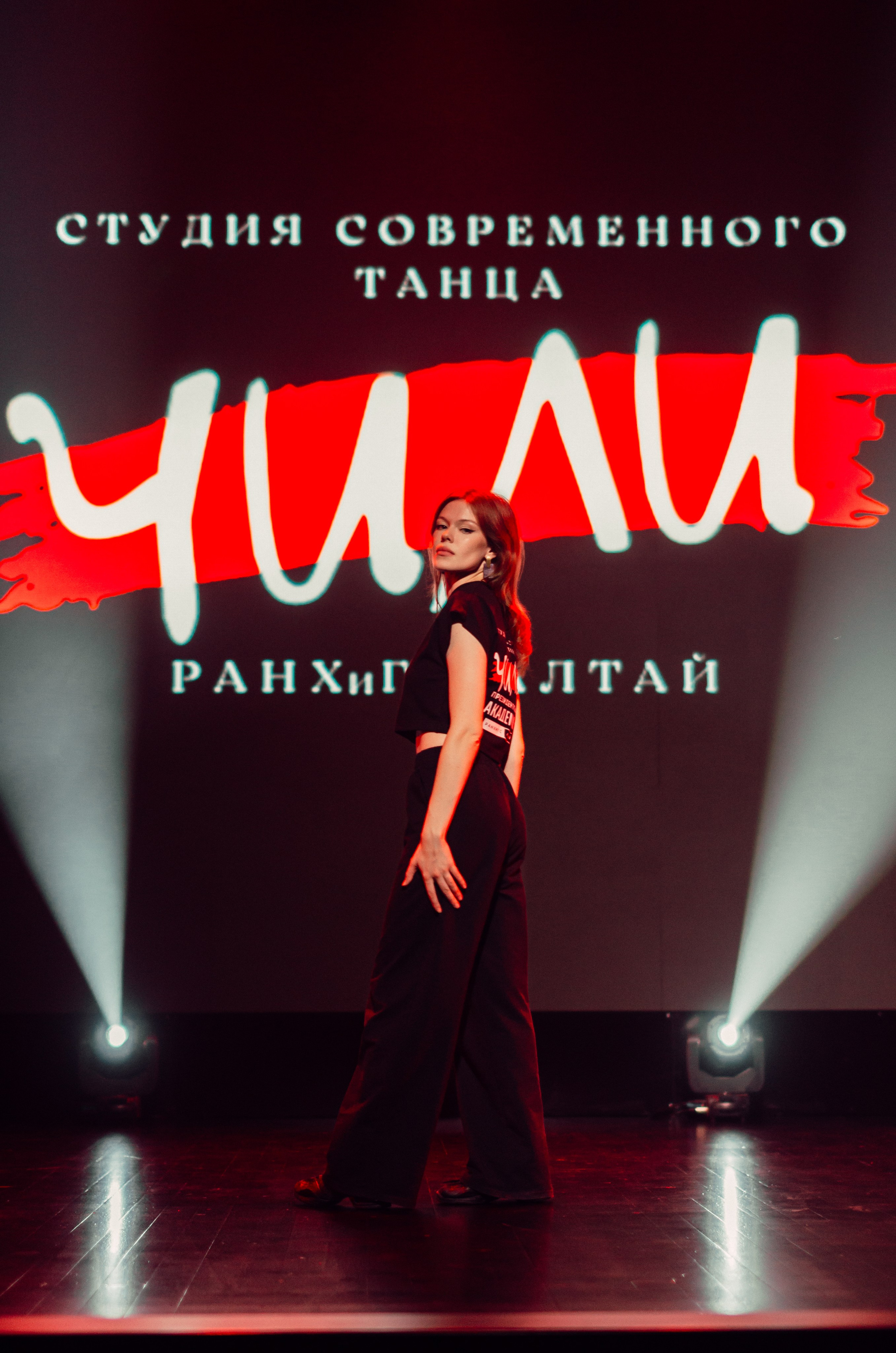 Групповая фотосъемка танцевального коллектива. Денисова Аля — фотограф для парных съемок и индивидуальных историй в Барнауле