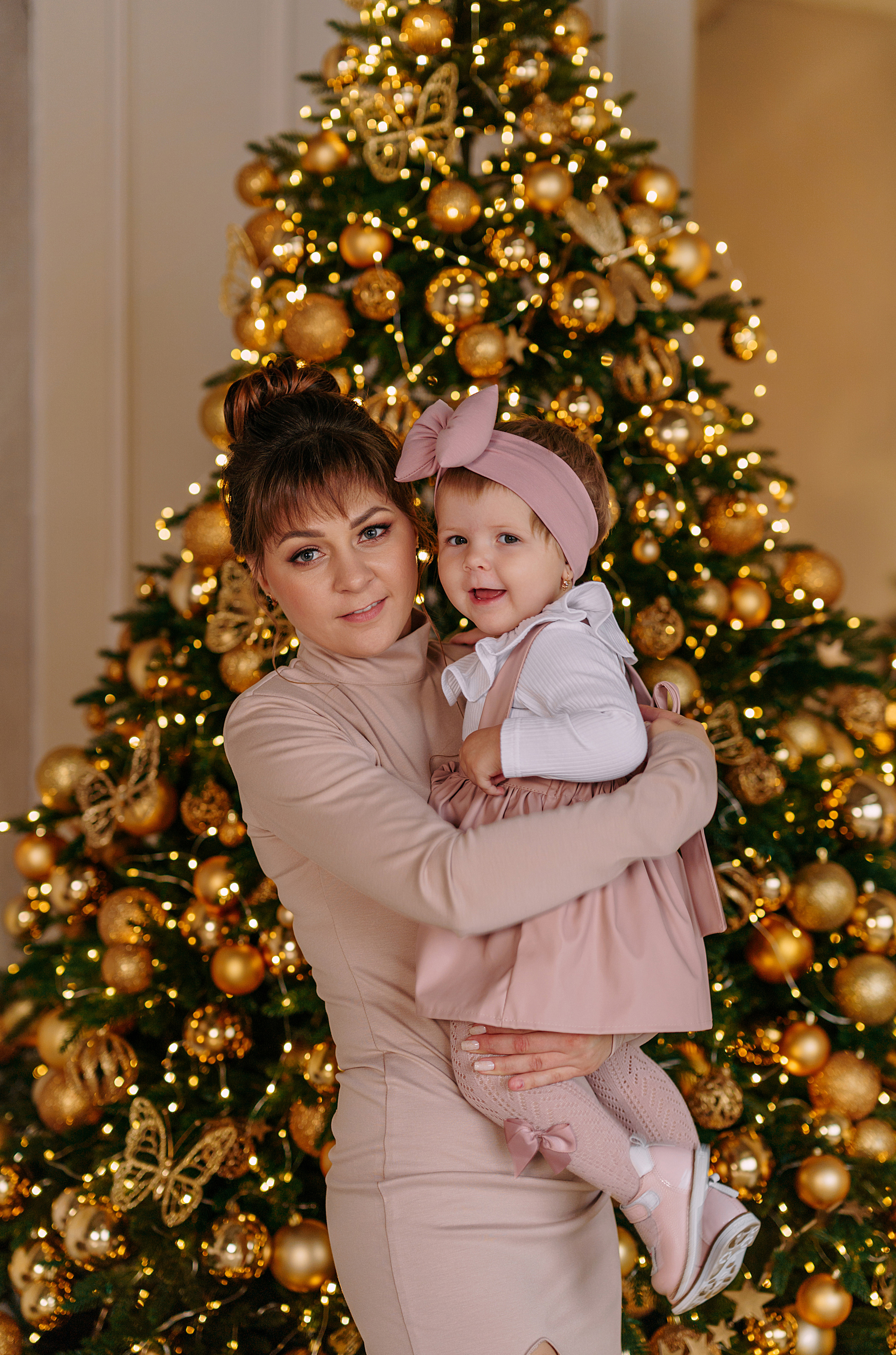 Новогодняя съемка в золотой студии. Свадебный фотограф