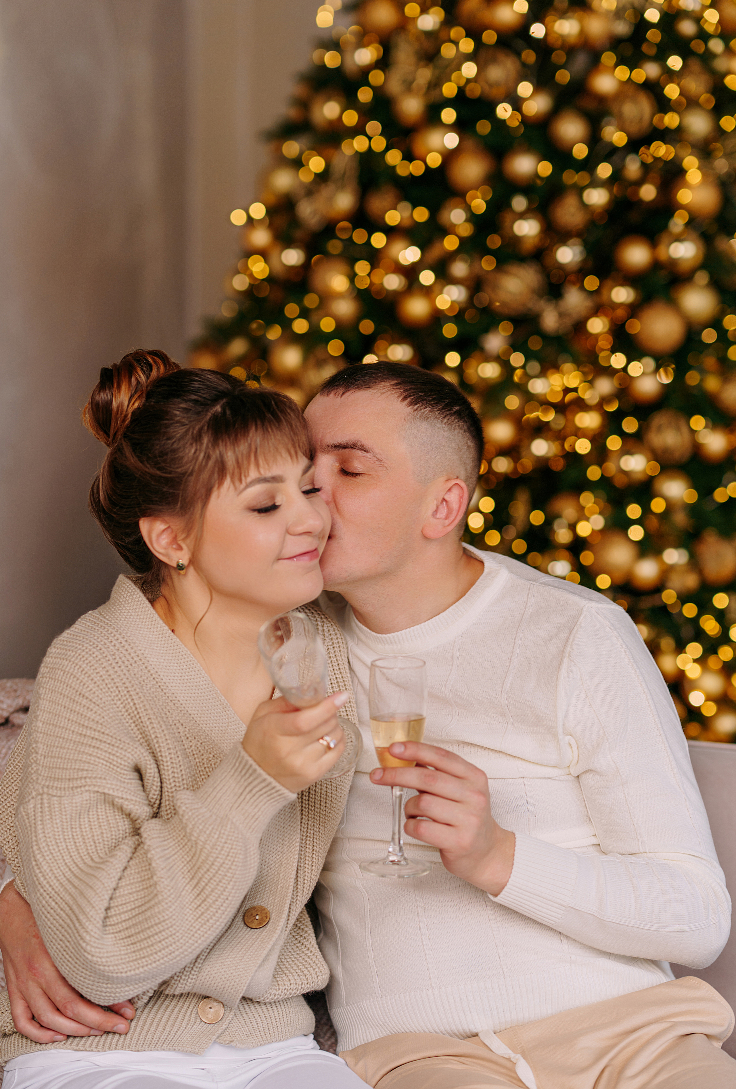 Новогодняя съемка в золотой студии. Свадебный фотограф