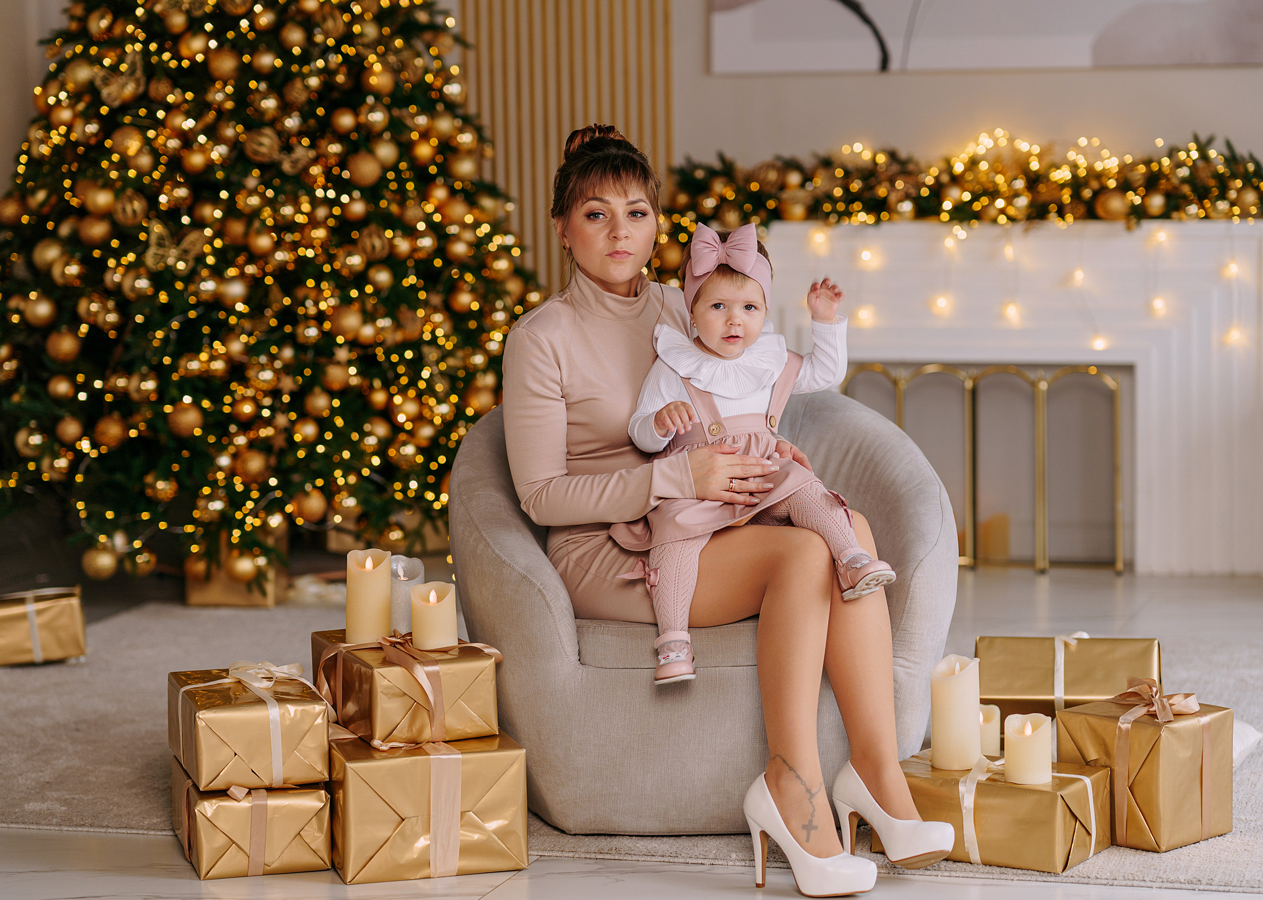 Новогодняя съемка в золотой студии. Свадебный фотограф