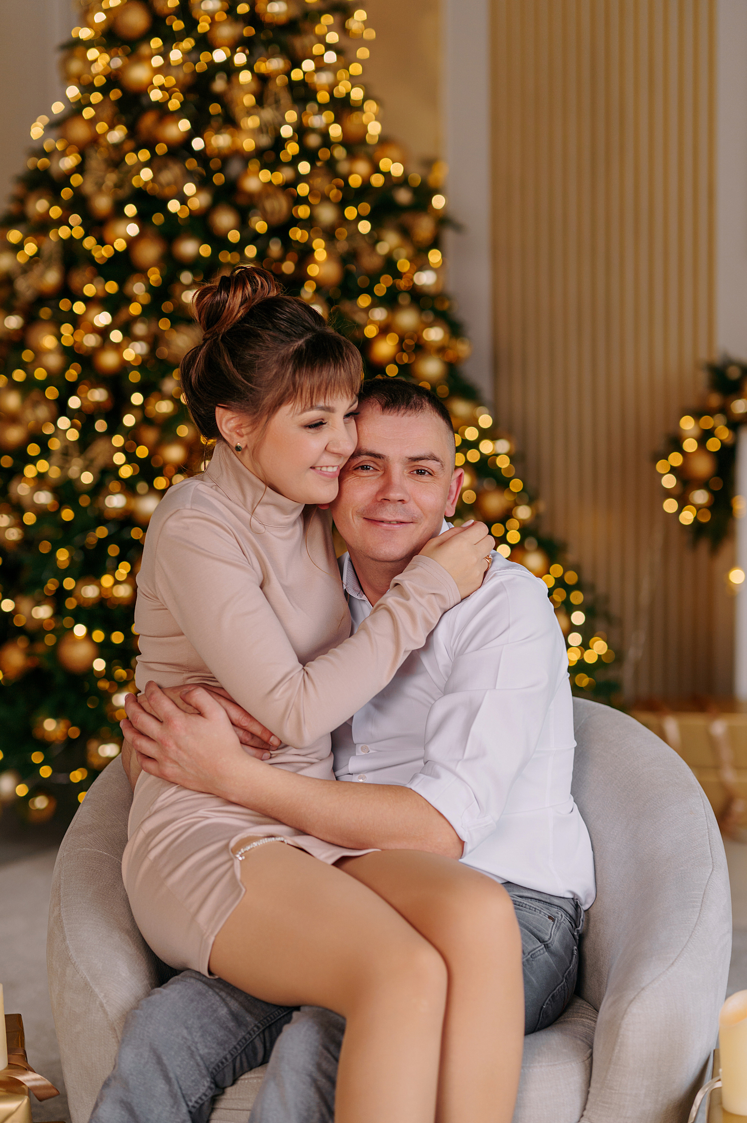 Новогодняя съемка в золотой студии. Свадебный фотограф