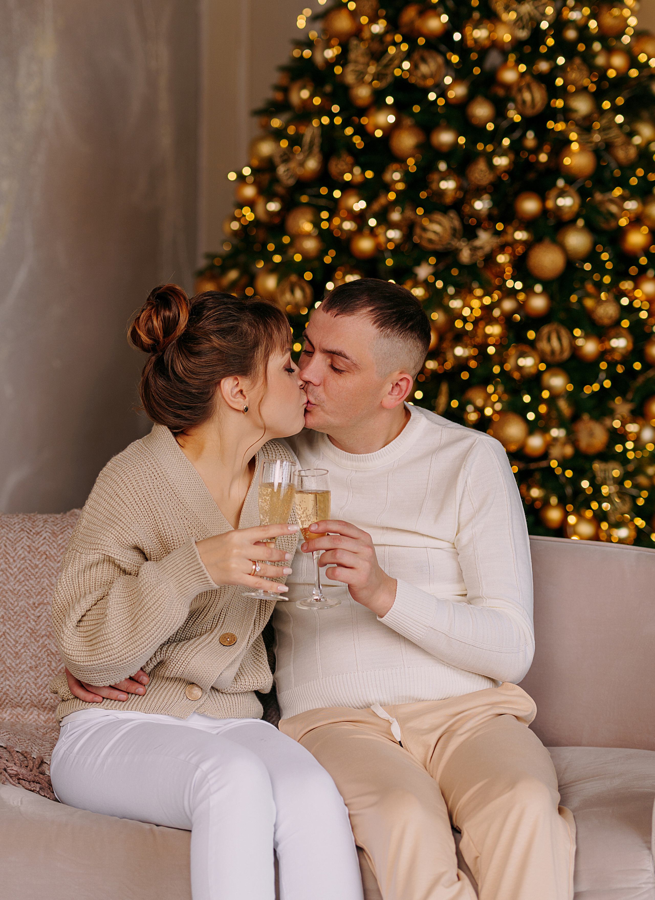 Новогодняя съемка в золотой студии. Свадебный фотограф