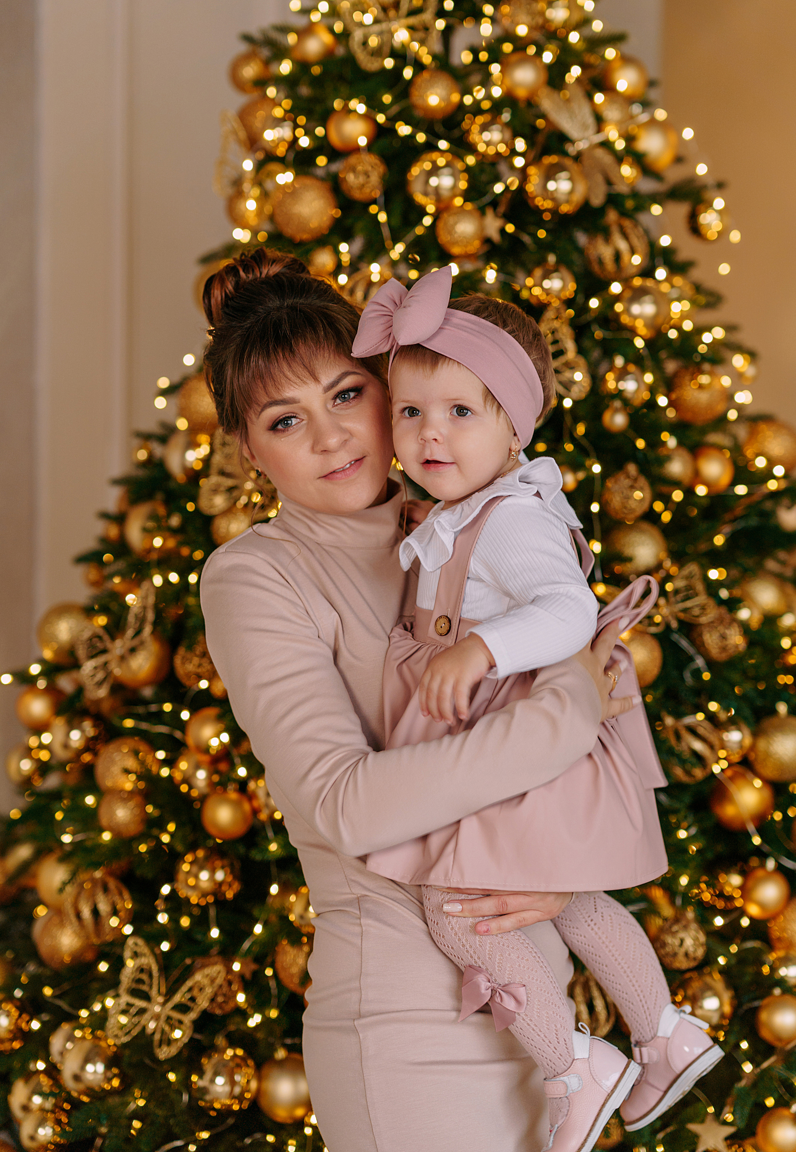 Новогодняя съемка в золотой студии. Свадебный фотограф