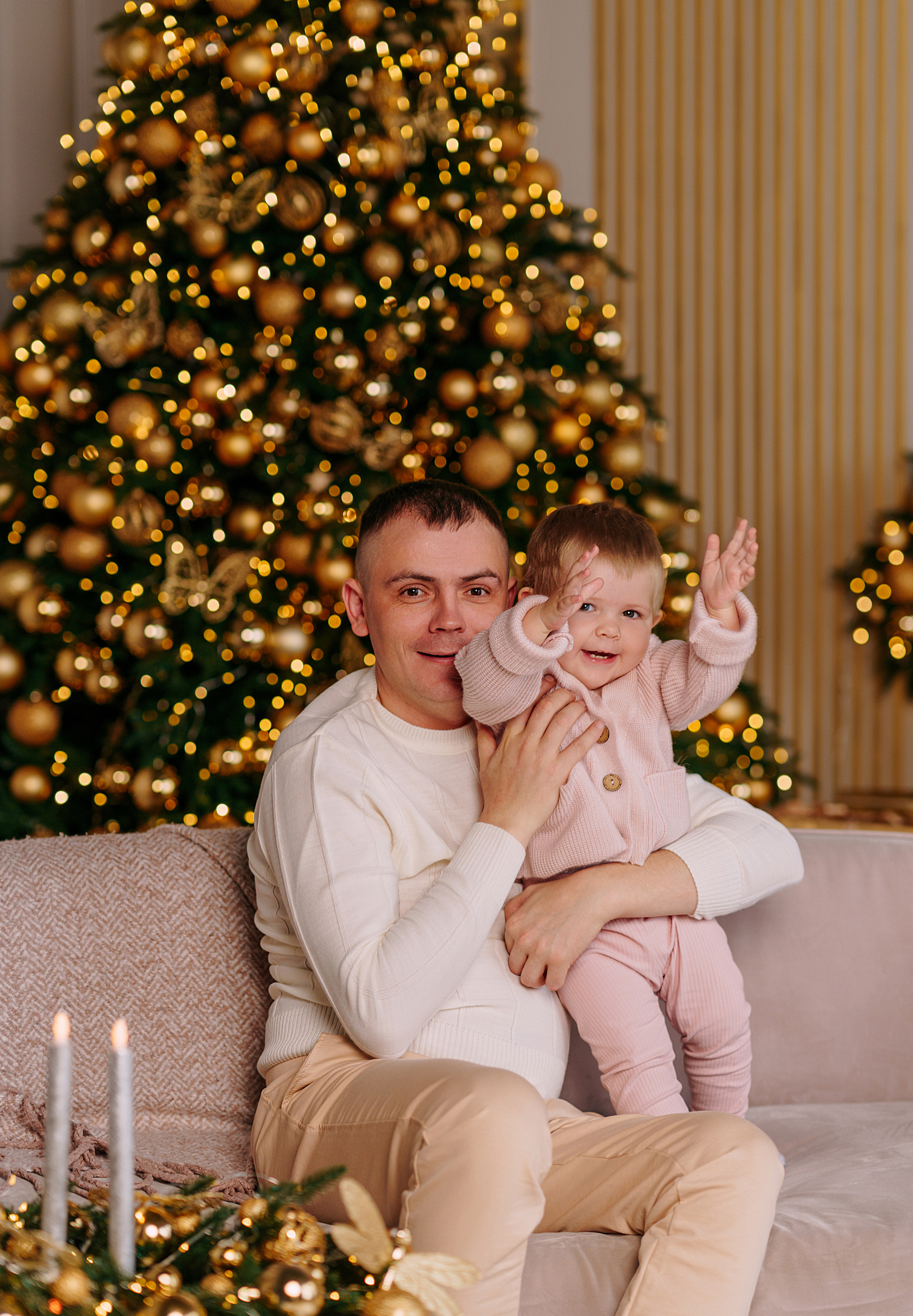 Новогодняя съемка в золотой студии. Свадебный фотограф