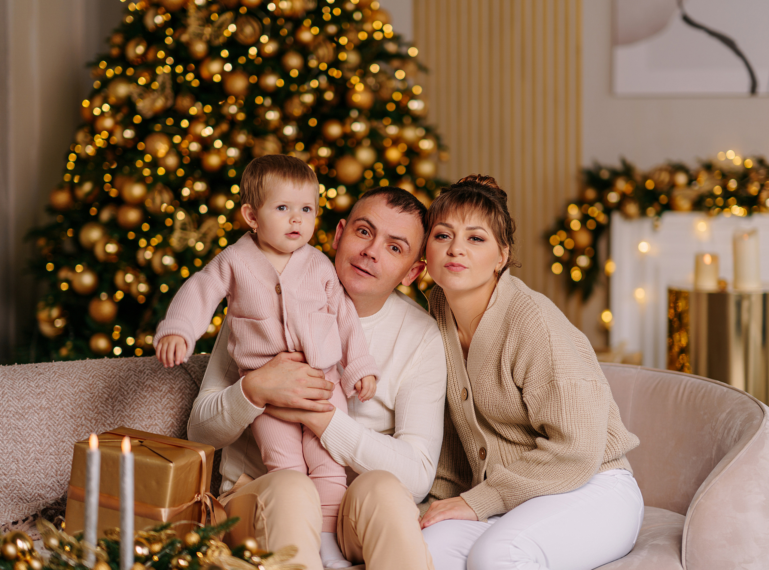 Новогодняя съемка в золотой студии. Свадебный фотограф