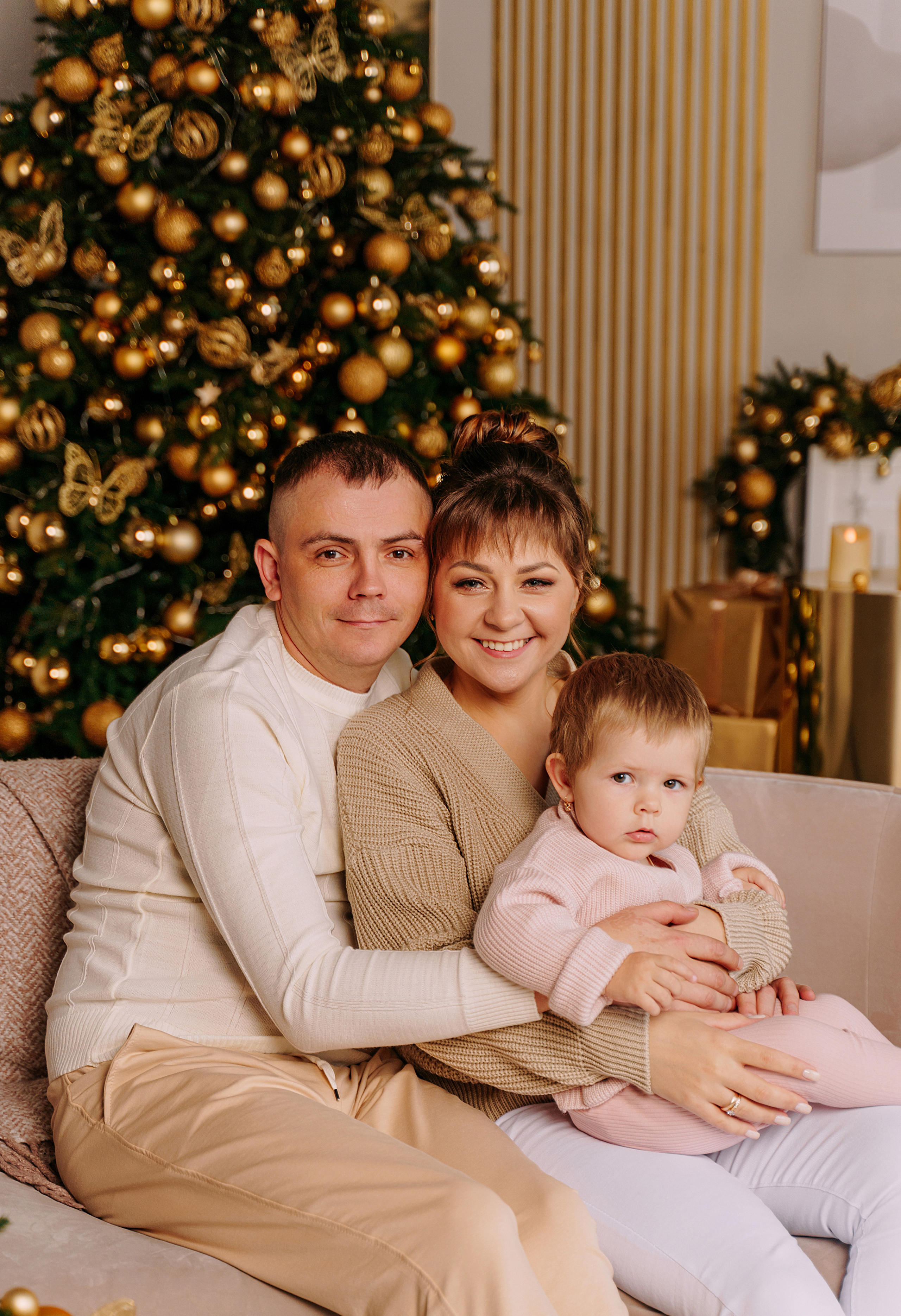 Новогодняя съемка в золотой студии. Свадебный фотограф