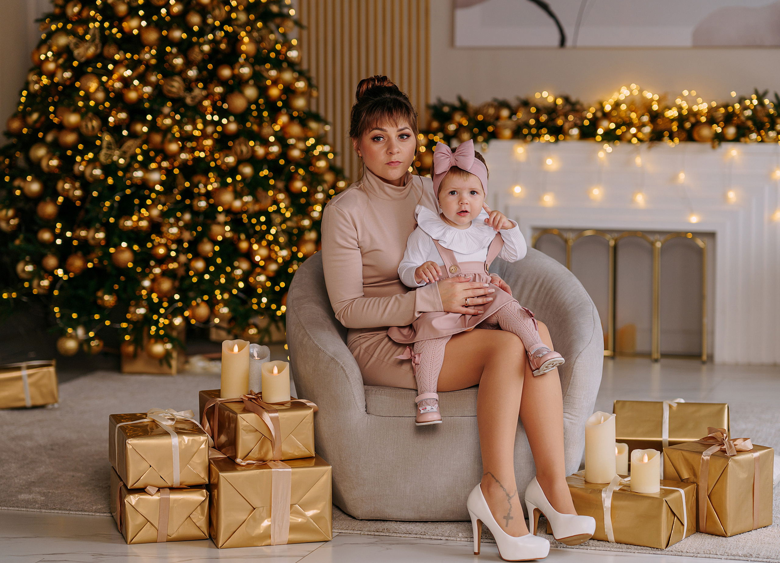 Новогодняя съемка в золотой студии. Свадебный фотограф