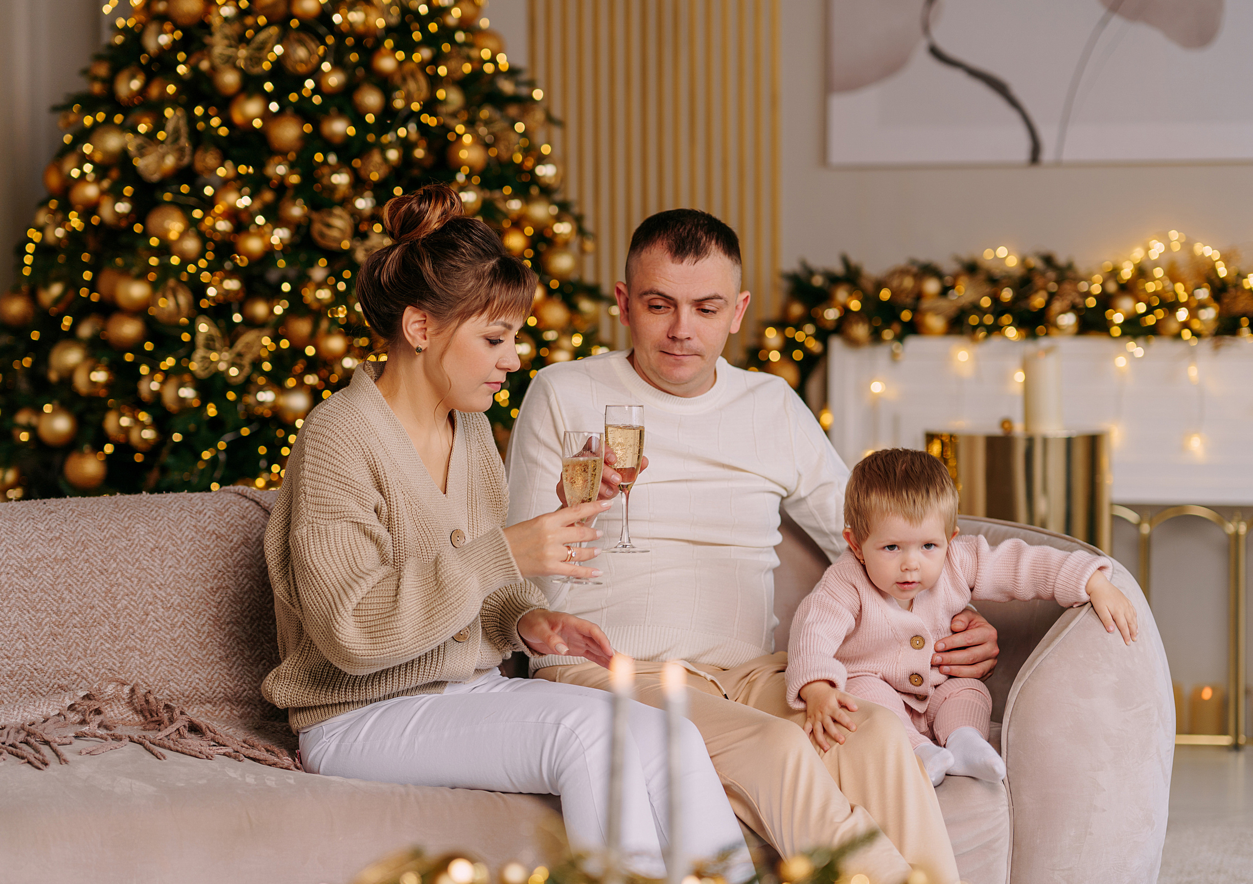 Новогодняя съемка в золотой студии. Свадебный фотограф