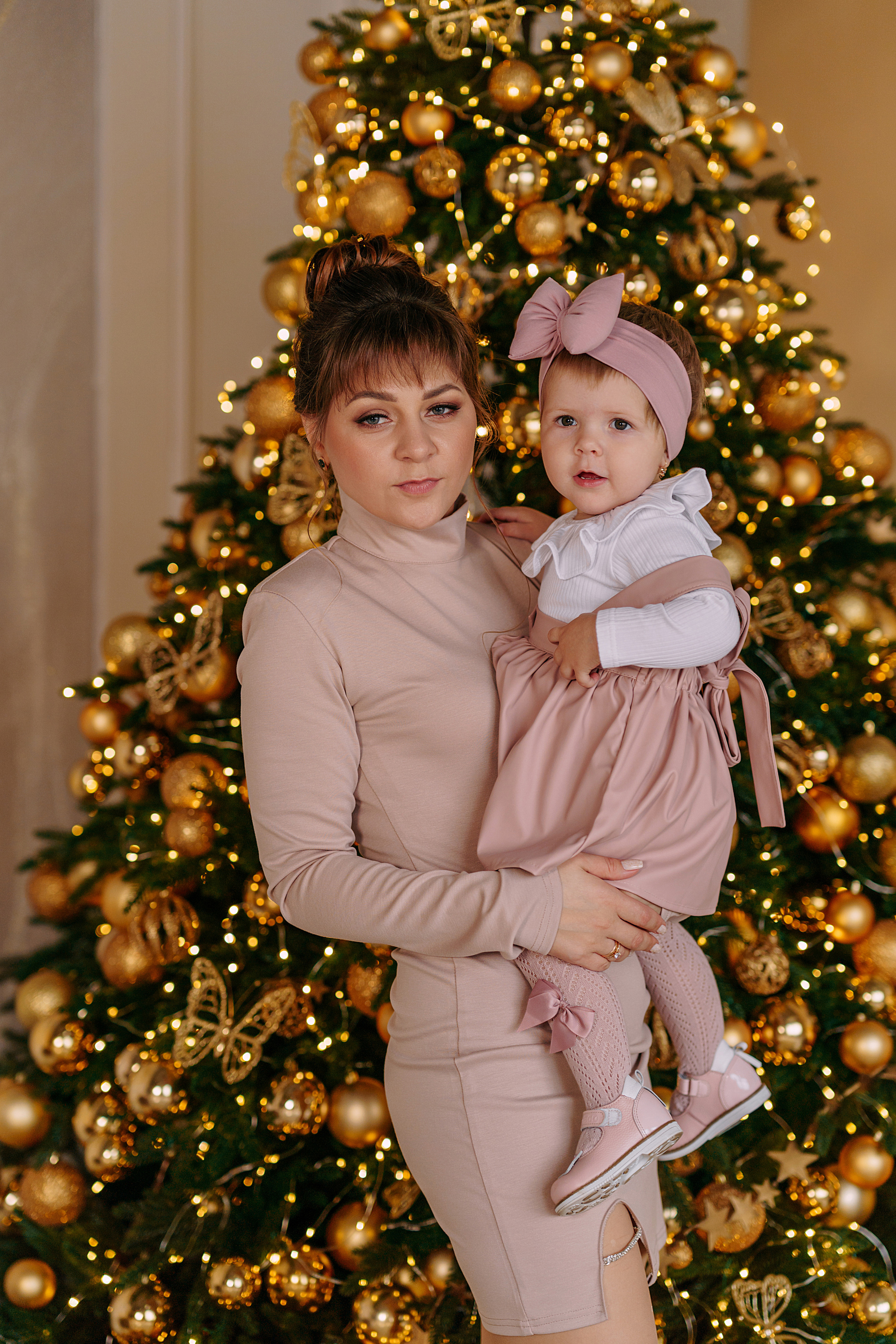 Новогодняя съемка в золотой студии. Свадебный фотограф