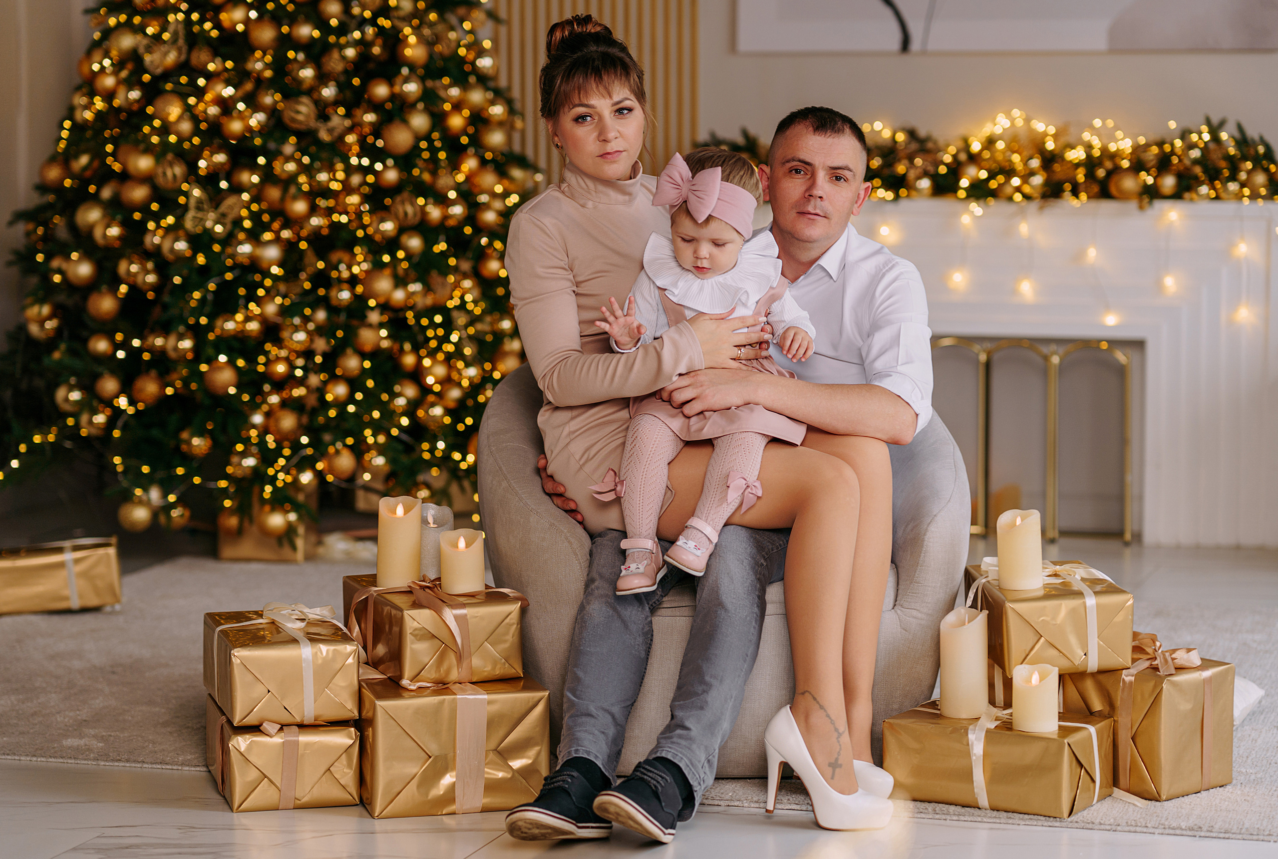 Новогодняя съемка в золотой студии. Свадебный фотограф