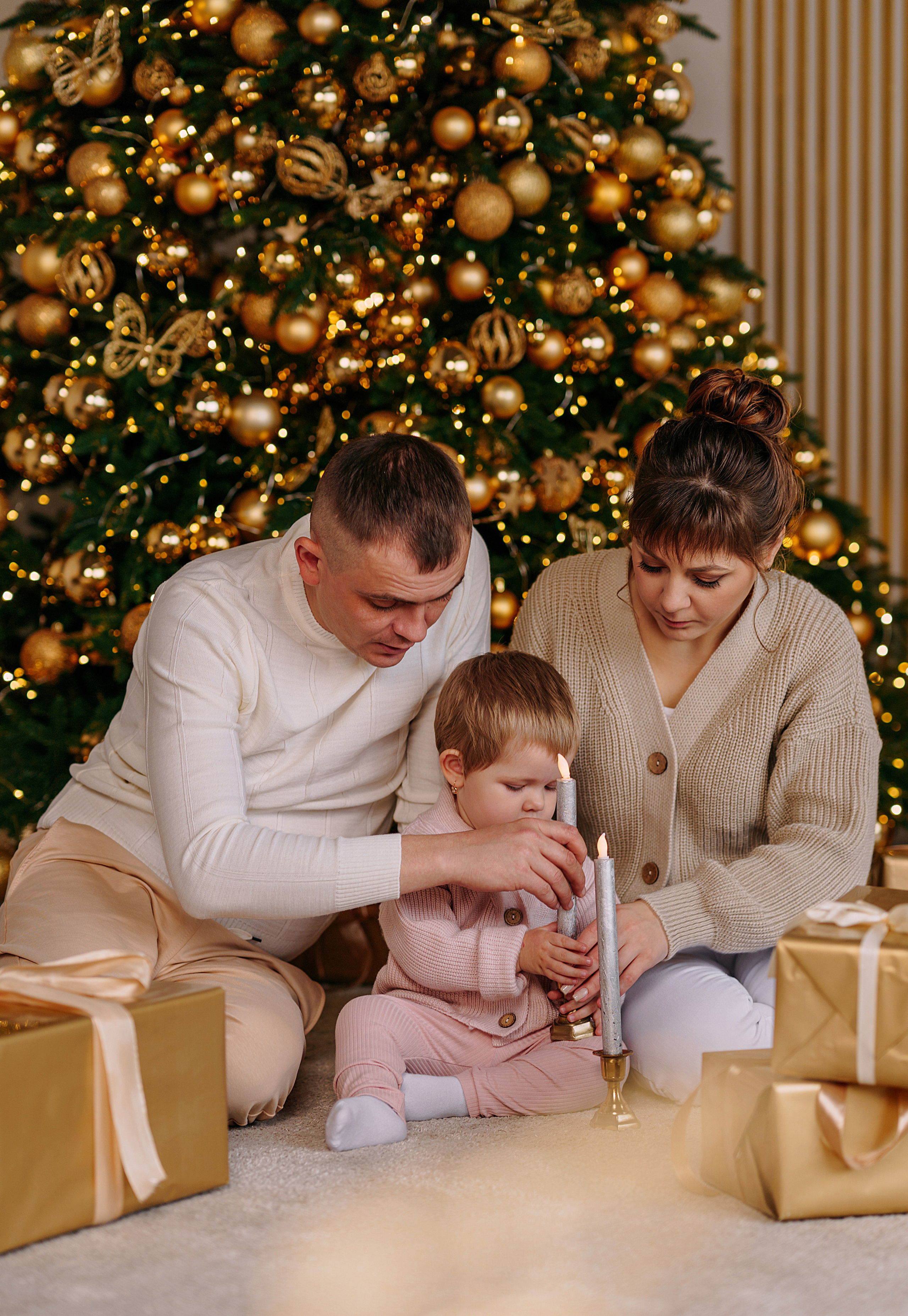 Новогодняя съемка в золотой студии. Свадебный фотограф