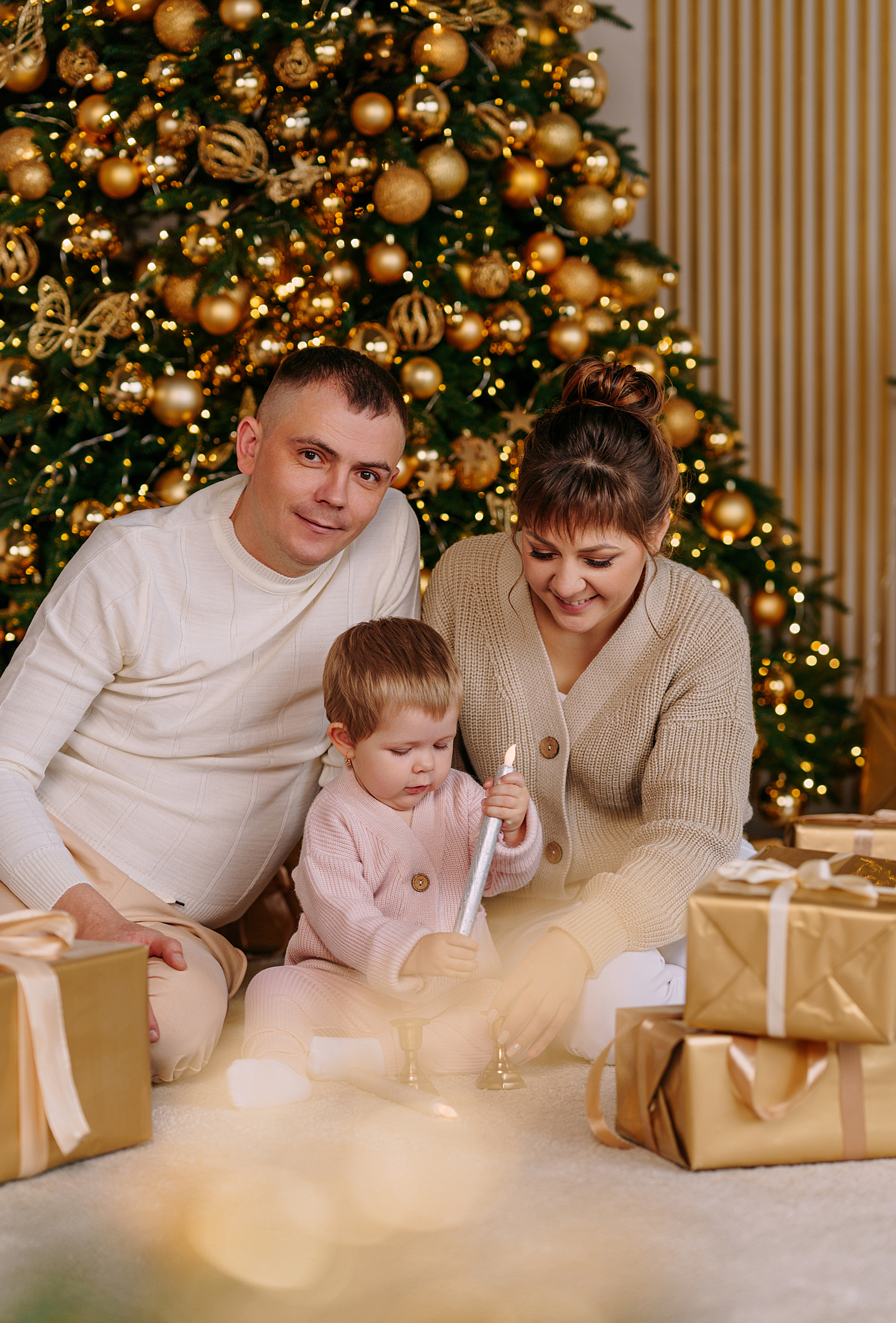 Новогодняя съемка в золотой студии. Свадебный фотограф