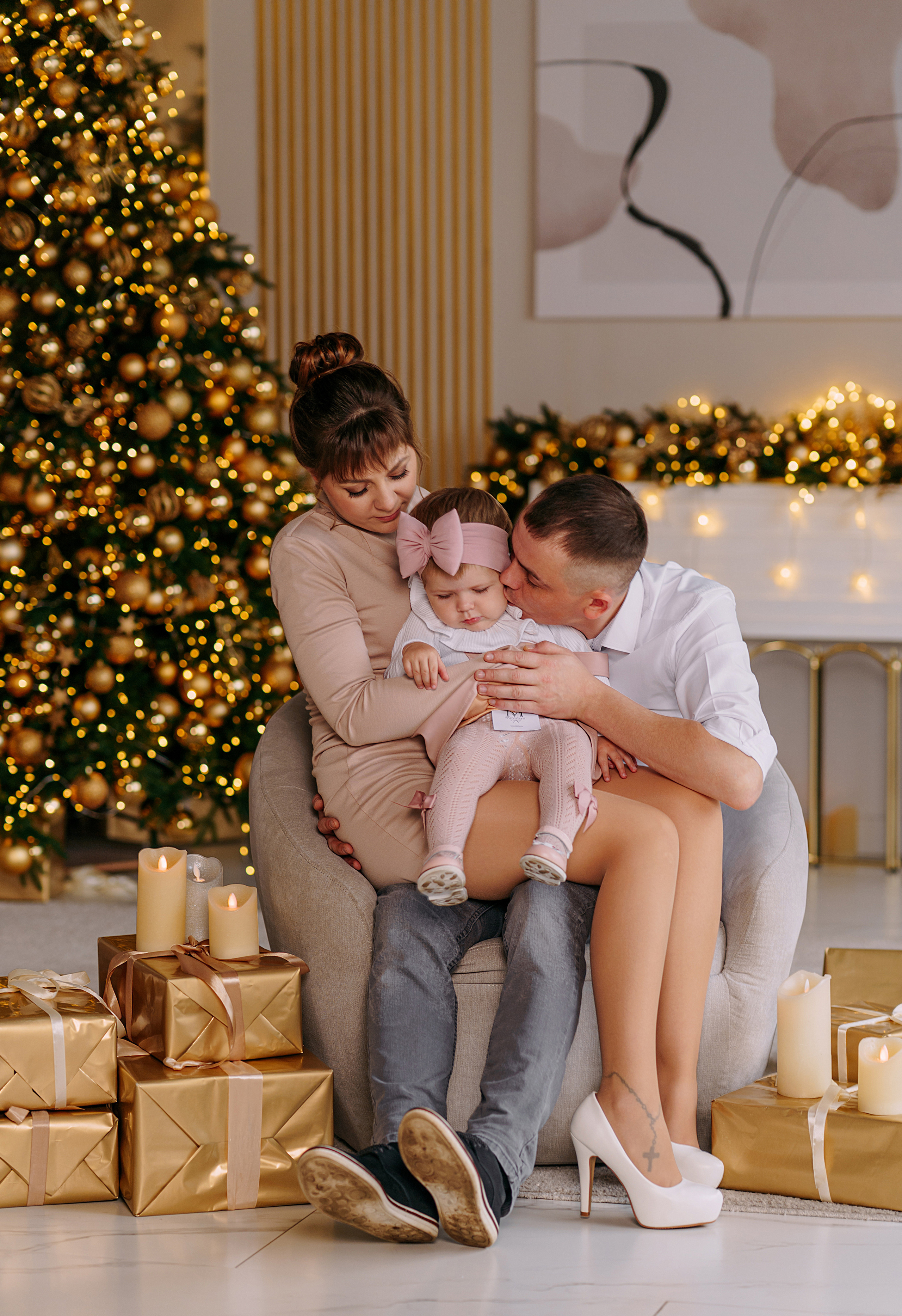 Новогодняя съемка в золотой студии. Свадебный фотограф