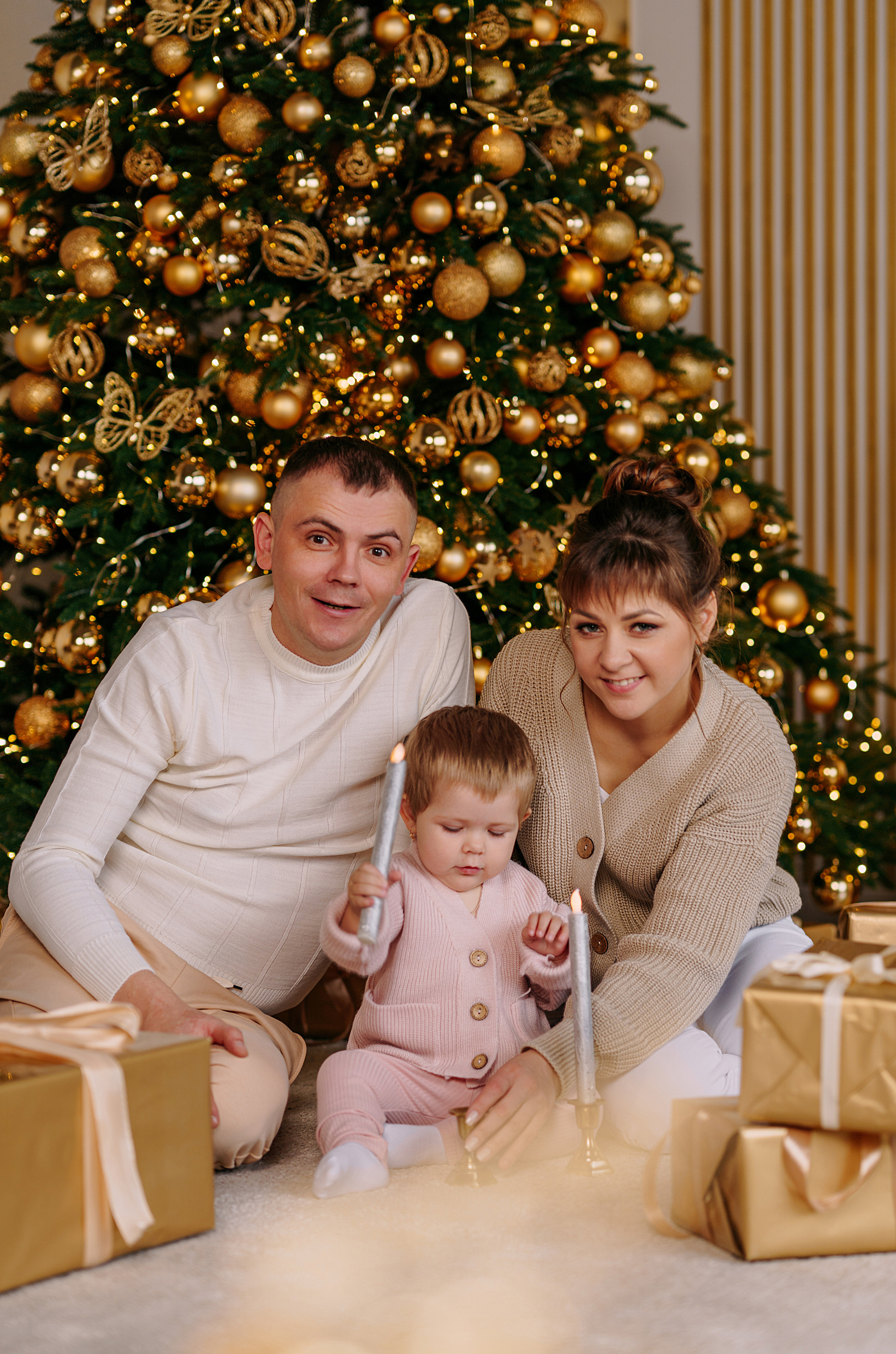 Новогодняя съемка в золотой студии. Свадебный фотограф