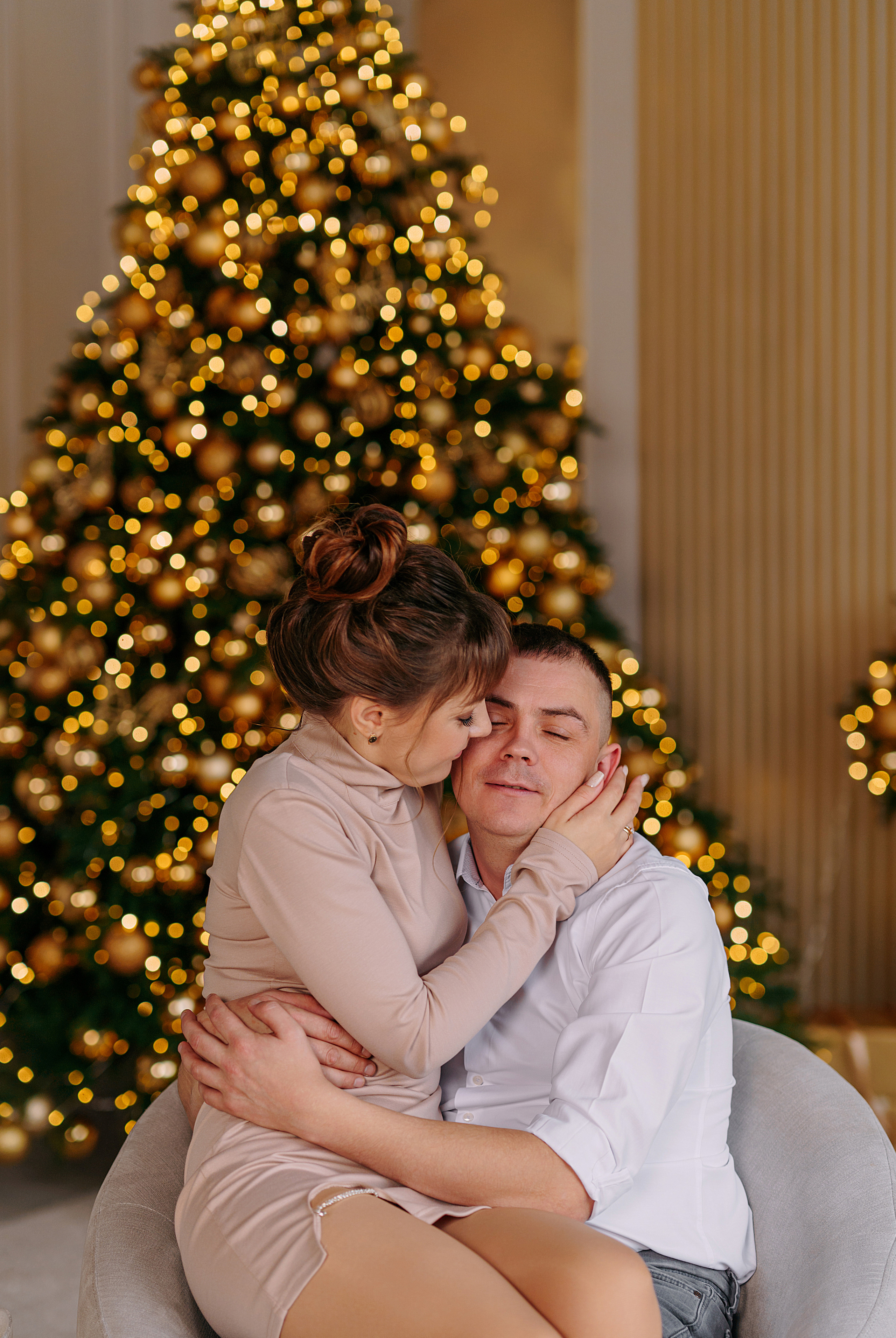 Новогодняя съемка в золотой студии. Свадебный фотограф